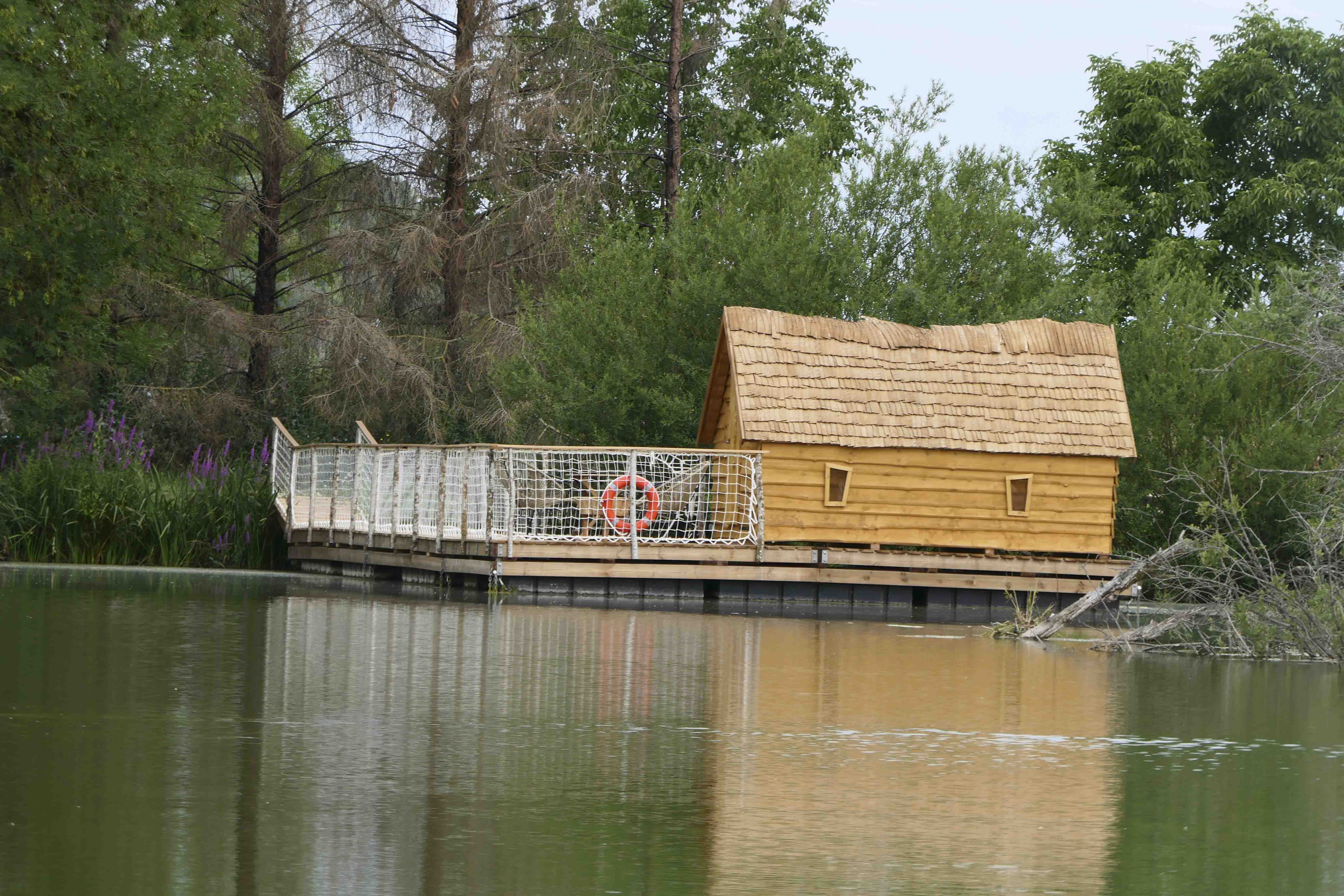 La cabane Magique : une échappée belle sur l'eau