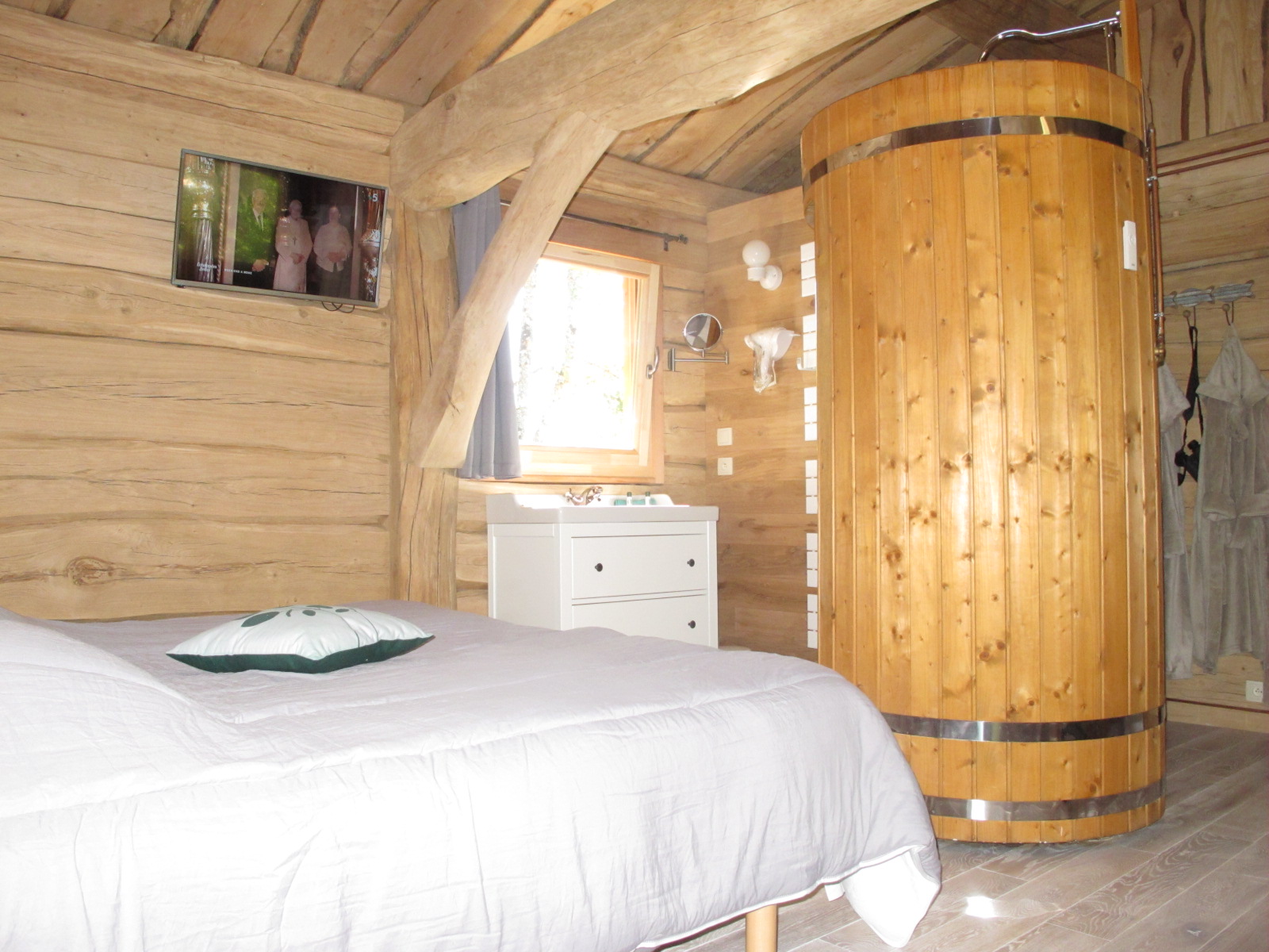 La Cabane Spa du Pêcheur — Cabane sur pilotis avec spa à Aube à Othentic — vue depuis la terrasse
