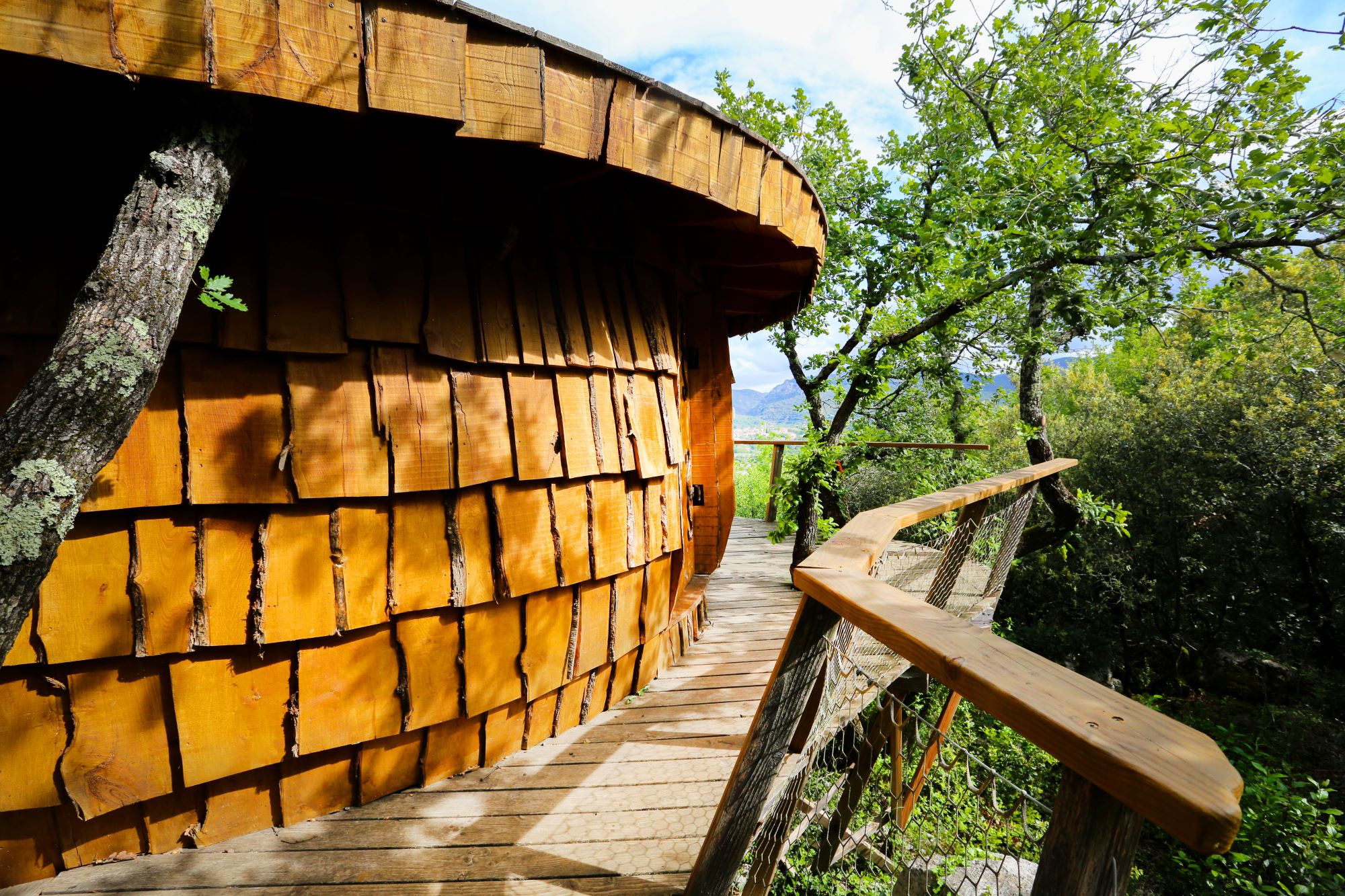 Cabane Romances Nippones — Cabane perchée à 2m dans l'Hérault à Souleyourt — détail architectural