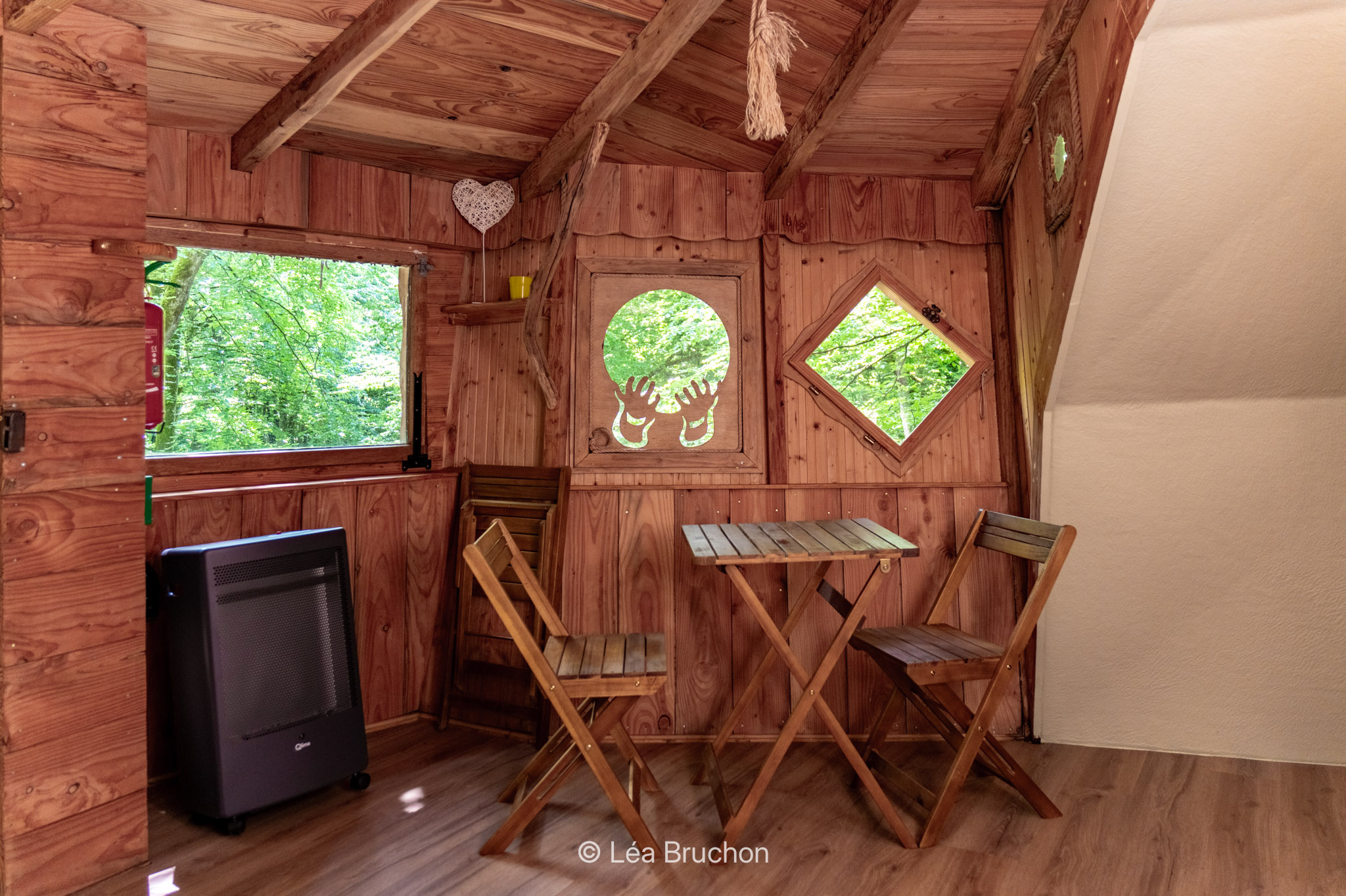 Cabane Eole : une expérience suspendue dans les arbres à Ranchot — cuisine