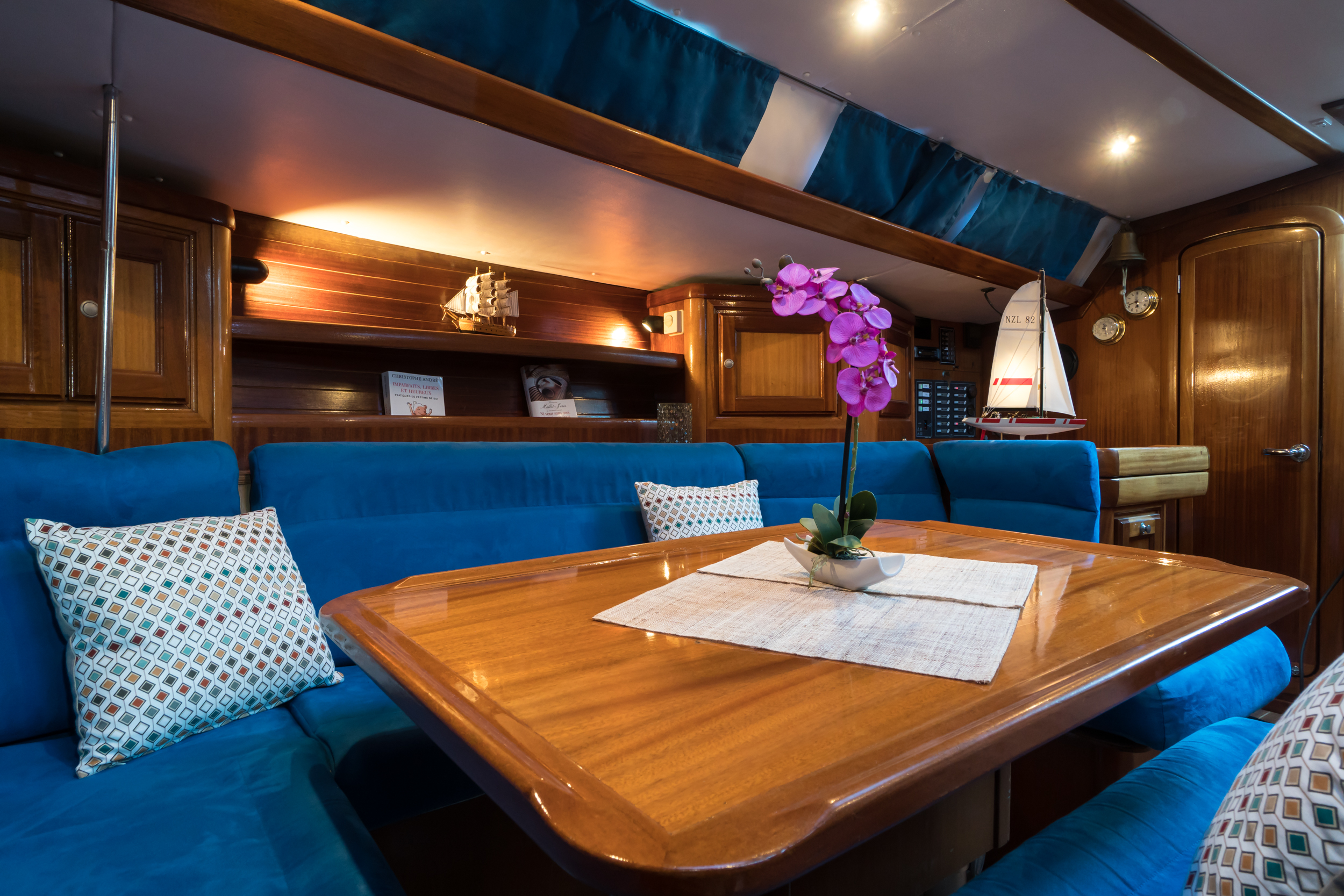 Photo 7/9 — Bateau « Le Voilier & Spa : une expérience flottante en Provence » à Saint Pierre D’Argençon Hautes-Alpes