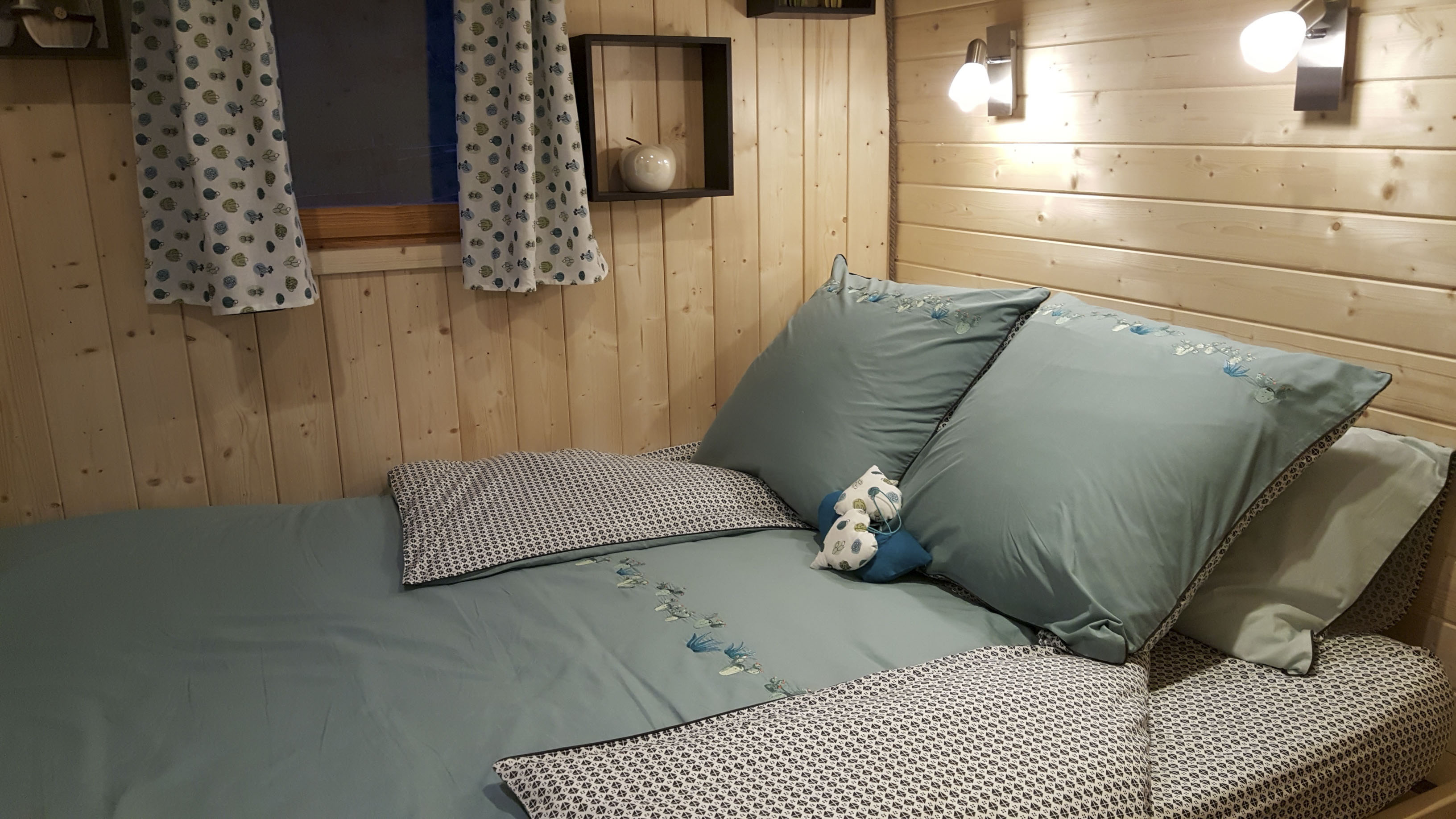 Évasion en roulotte au cœur de la Lorraine à Raon Aux Bois — chambre