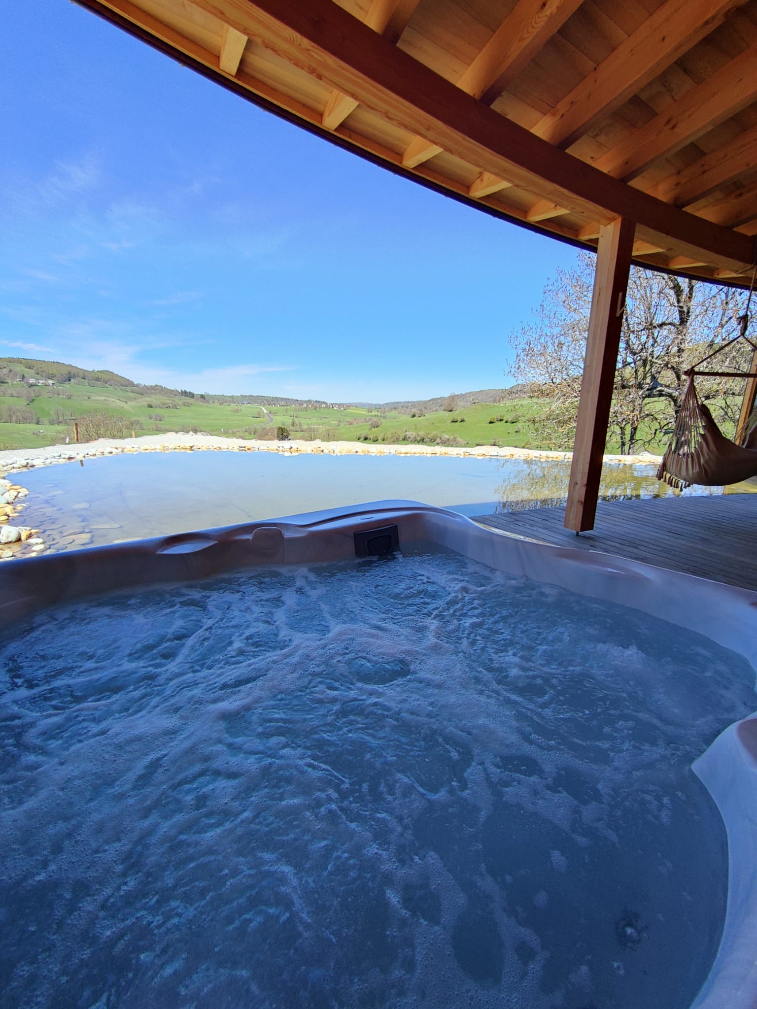 Cabane sur pilotis avec spa et sauna en Auvergne à Ségur-Les-Villas — cuisine