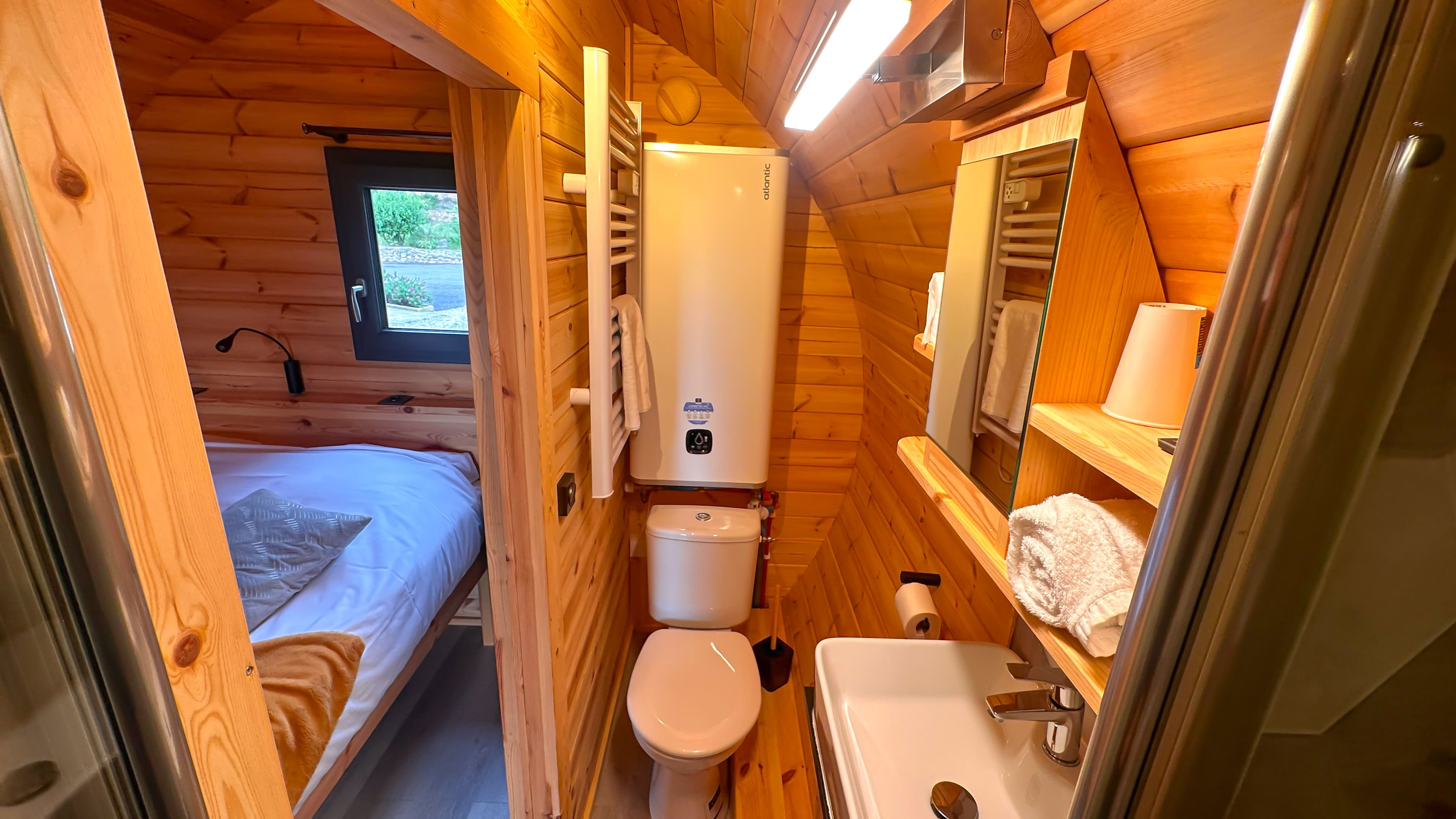 Le Barrel Zen : un tonneau atypique en pleine nature à Montagnac — salle de bain