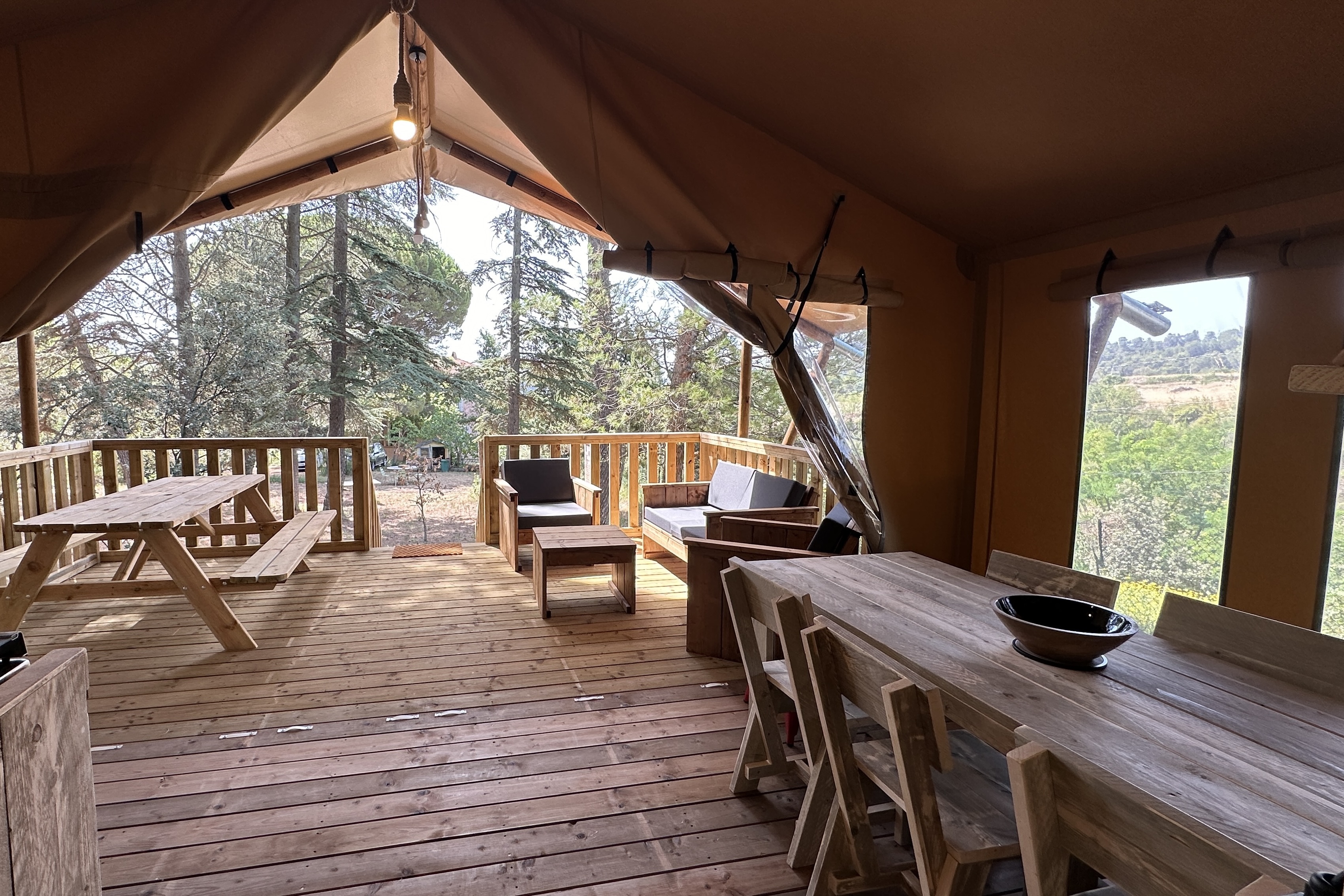 Tente l'Aven — Glamping avec spa et piscine à Aude à Gaja-et-Villedieu — salle de bain