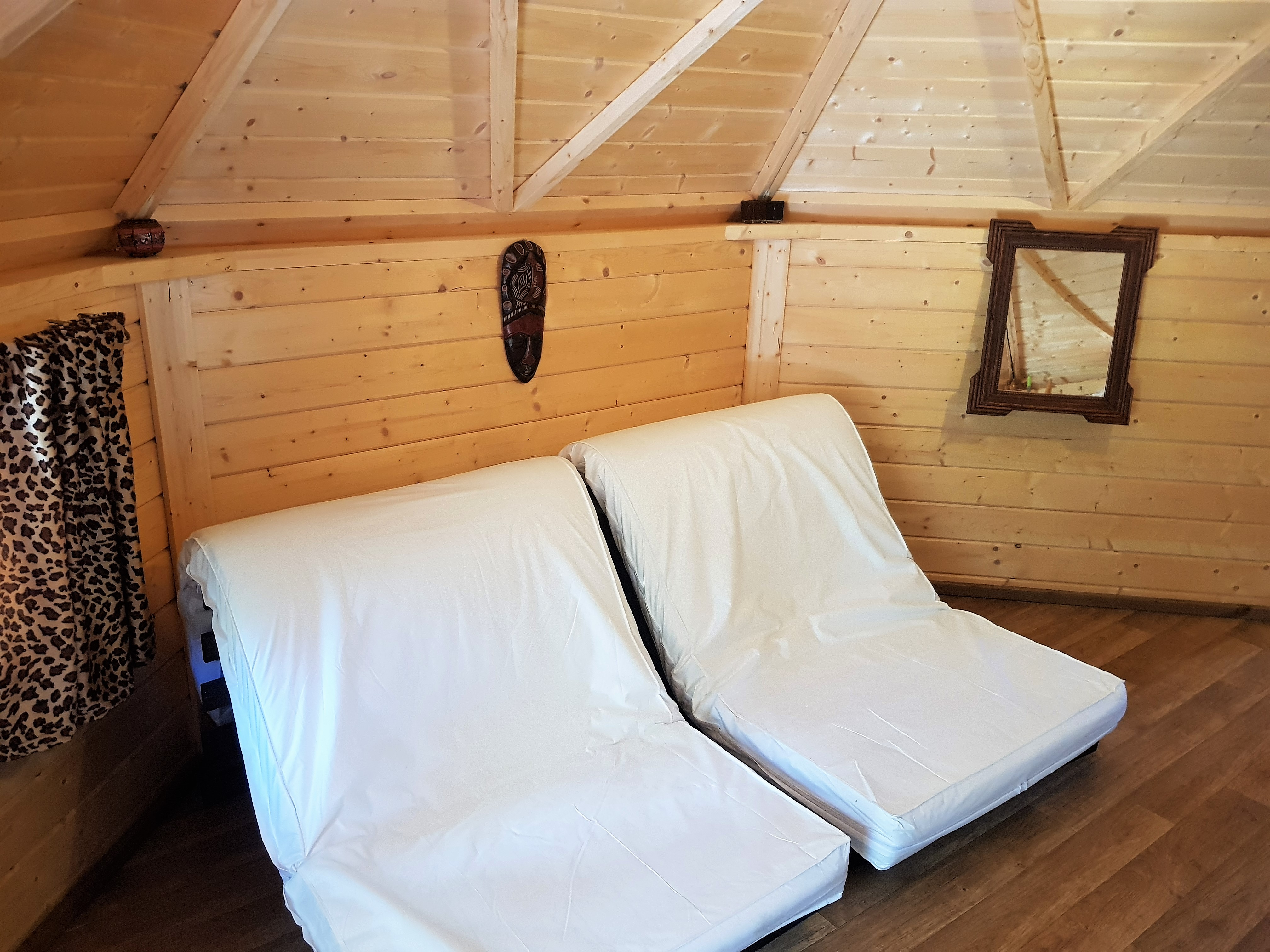 Un refuge Kota pour une expérience unique en pleine nature à Saint Martin De Queyrières — chambre