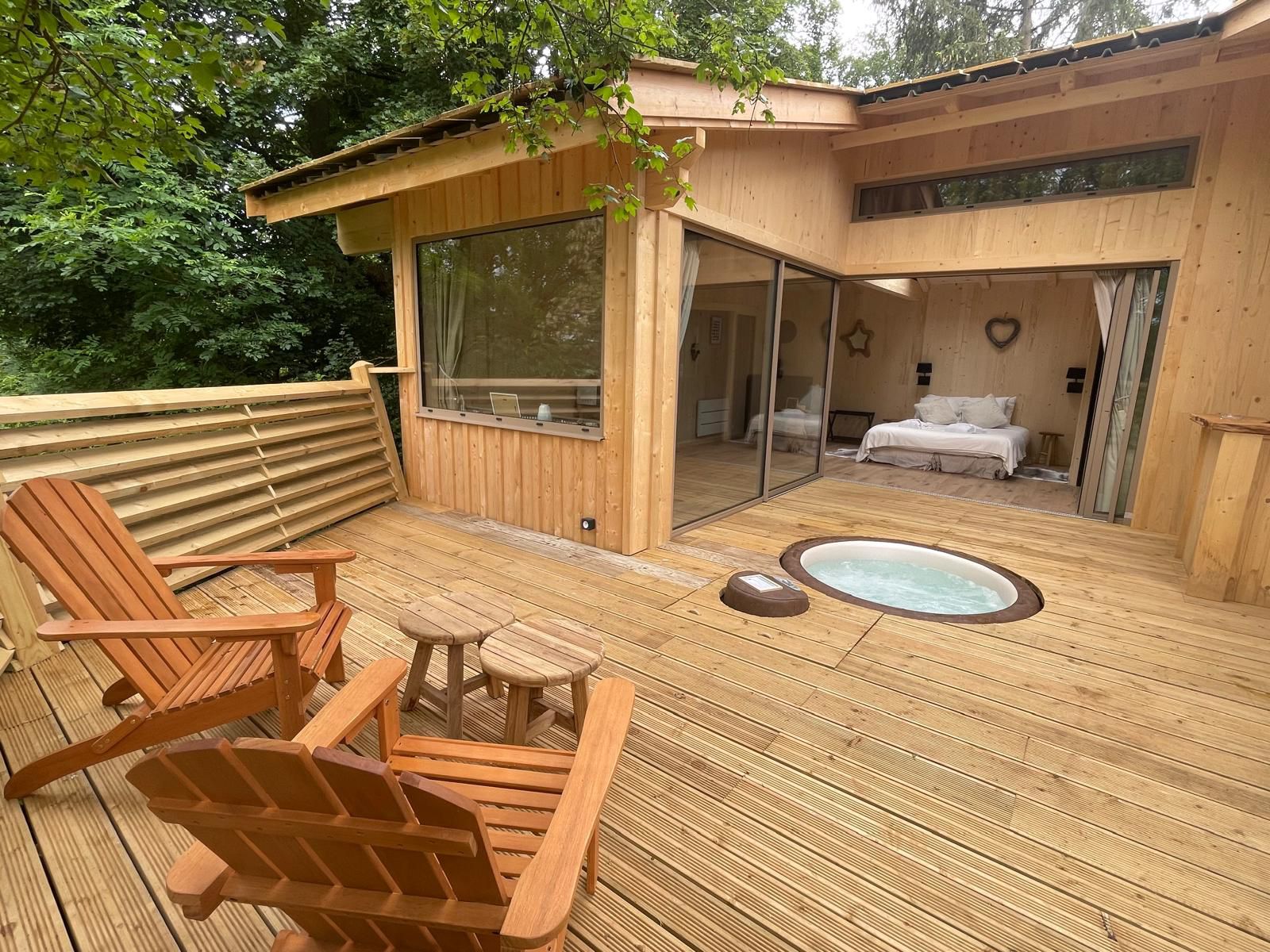 Évasion en cabane spa : un cocon suspendu en Picardie à Rosoy-En-Multien — vue depuis la terrasse