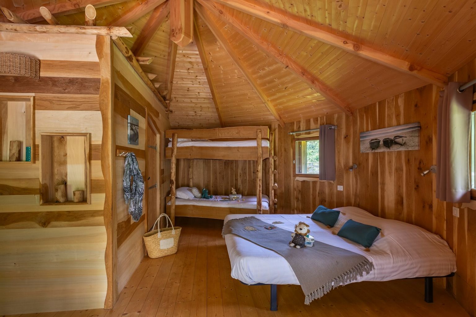La Hutte Aigrette : une cabane flottante au cœur de la nature à Pressac — salle de bain