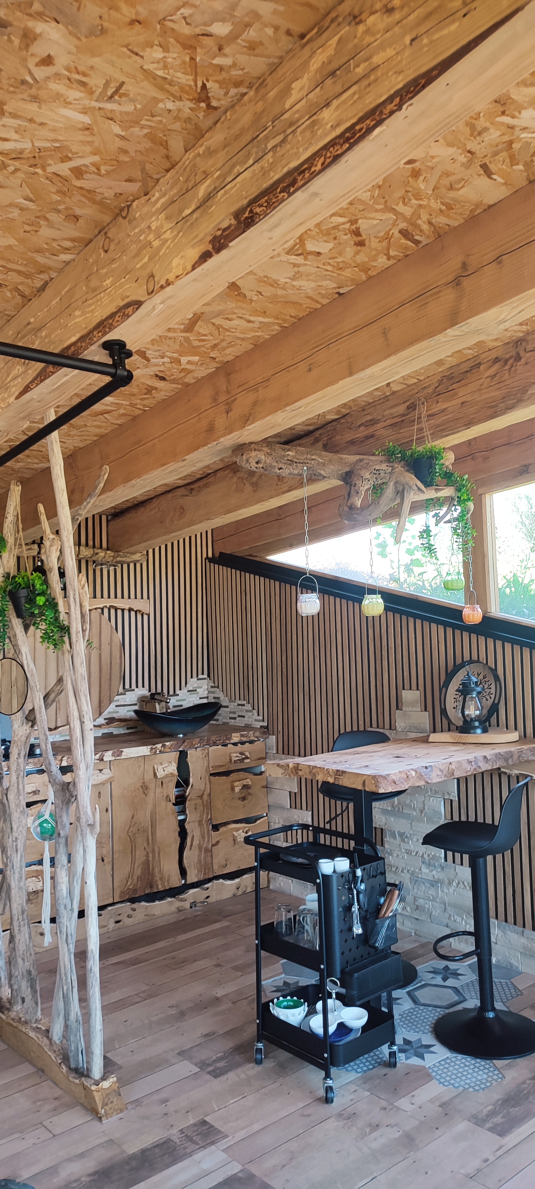 Cabane Panoramix : une immersion au cœur de la nature à Le Monastère — détail architectural