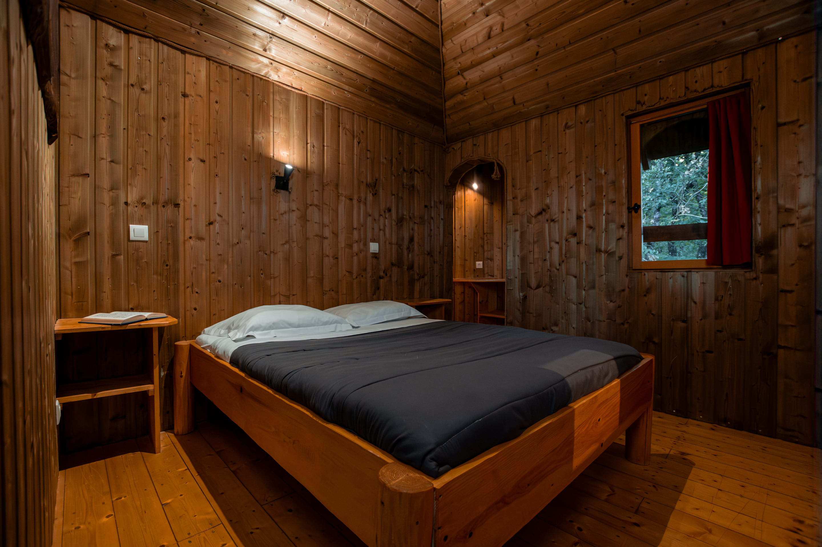Château dans les branches — Nuit perchée à 8m dans la Vienne à Dienné — salle de bain