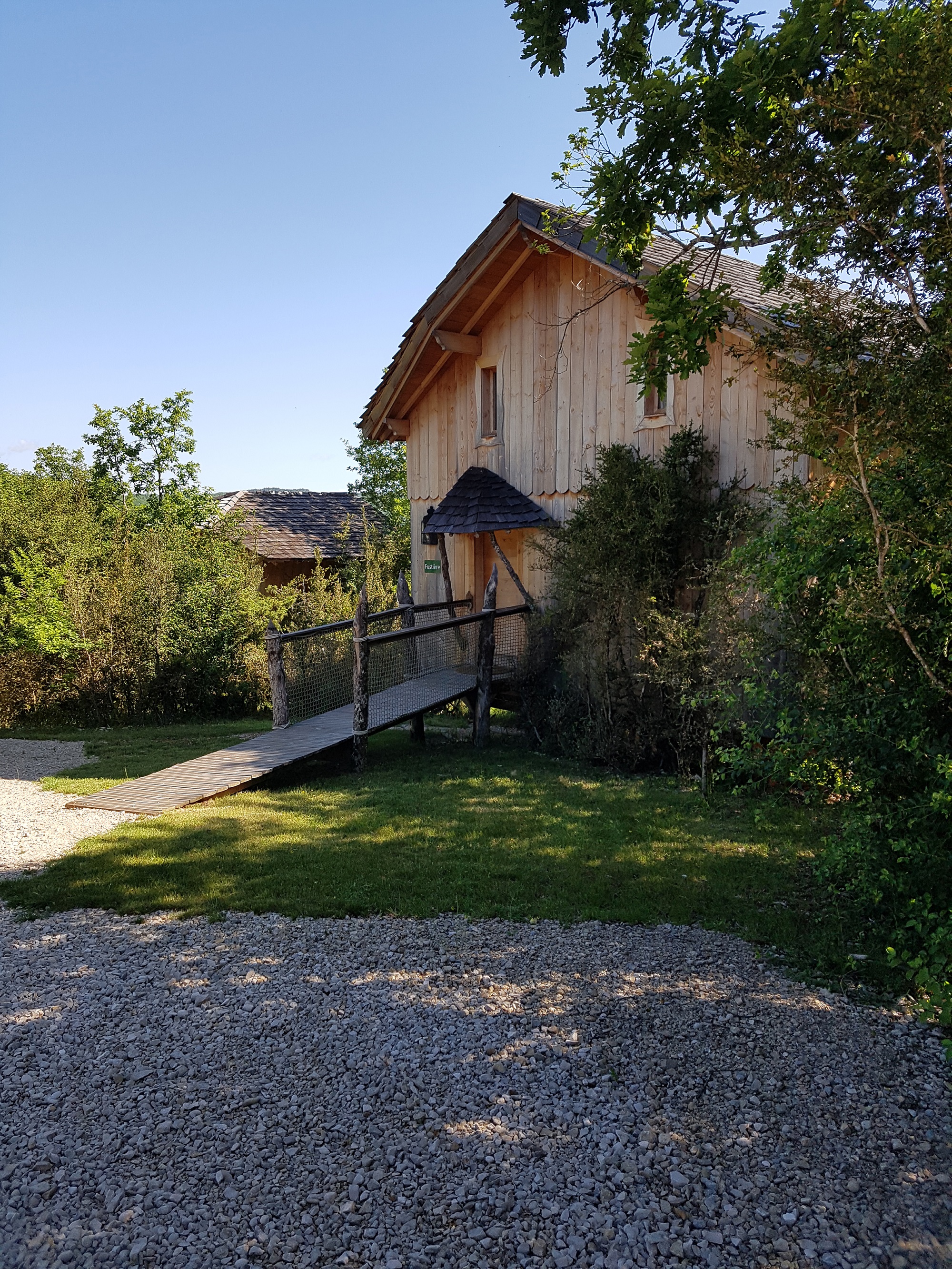 Lodge La Fustière — Cabane sur pilotis avec SPA à Ain à Serrières-Sur-Ain — vue depuis la terrasse