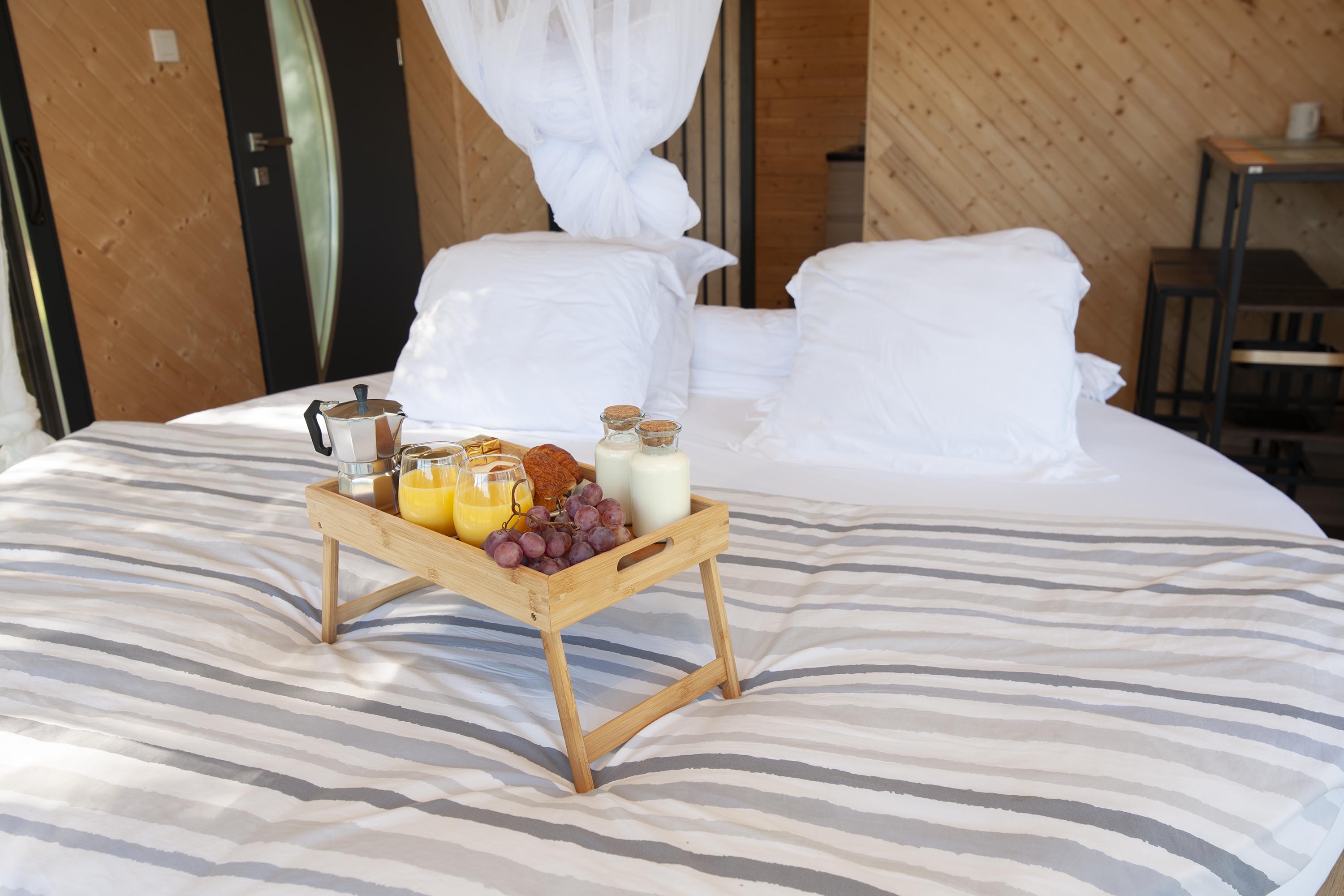 L’hexagone sous les tilleuls — Cabane avec Spa privatif à Landes à Mont-de-Marsan — salle de bain