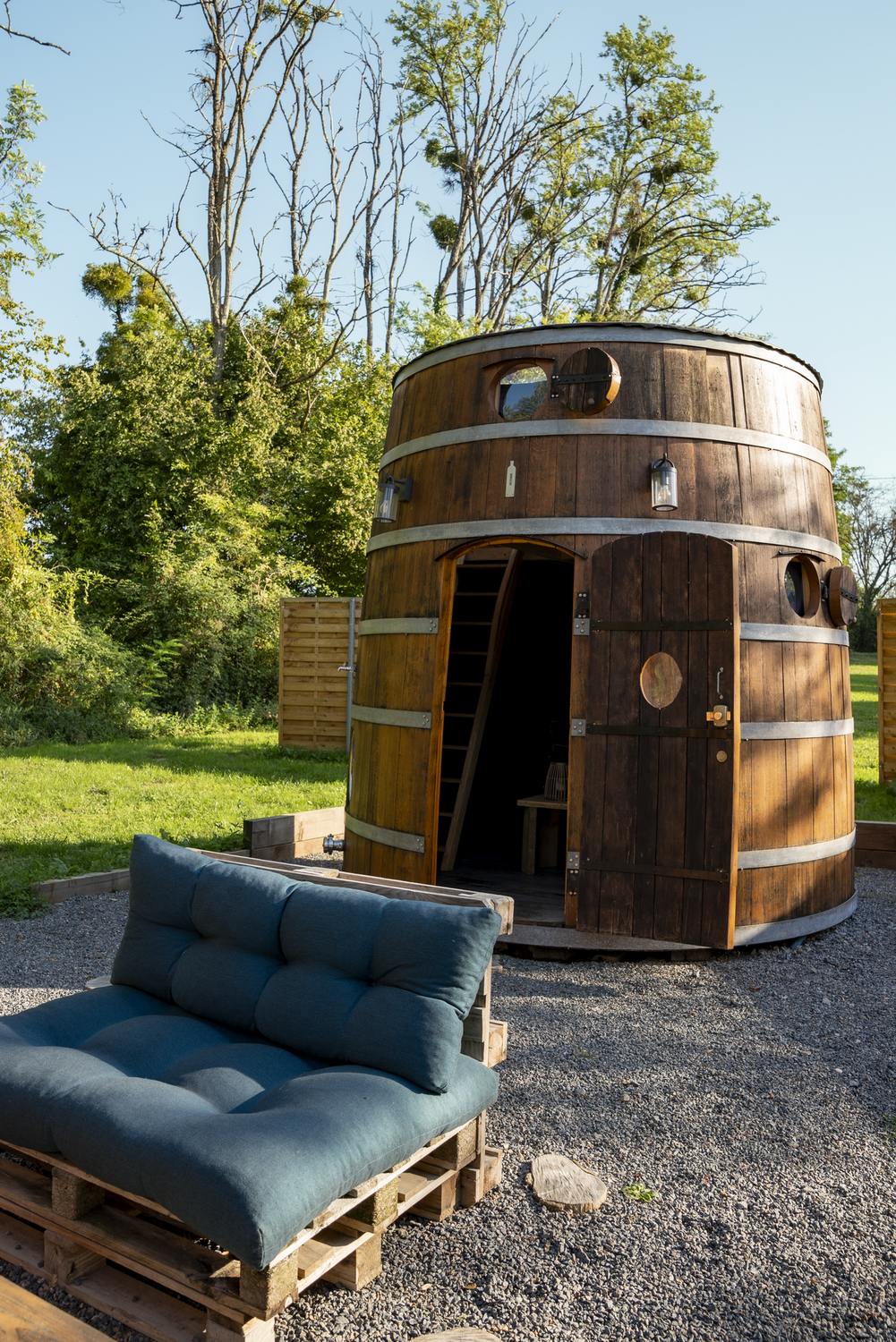 Foudre Viticole d’Arpaillan — Nuit insolite avec spa privatif à Gironde à Romagne — vue intérieure
