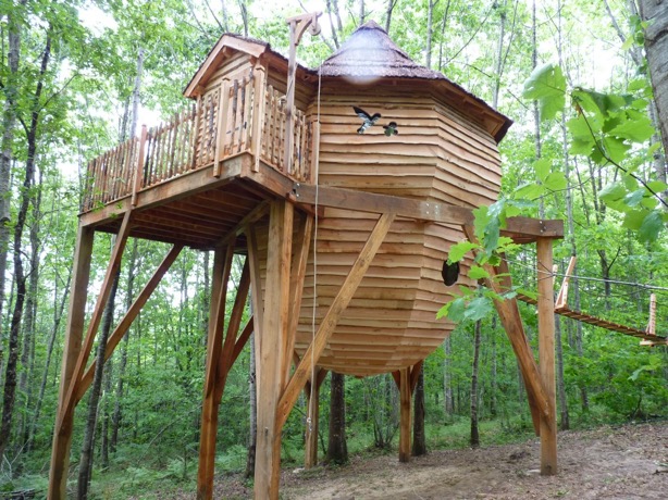 Kelenn : une cabane perchée au cœur des arbres en Aquitaine à Loubieng — vue intérieure