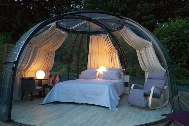 Évasion dans une bulle avec spa privatif en Haute-Garonne à Les Tourreilles — espace de vie