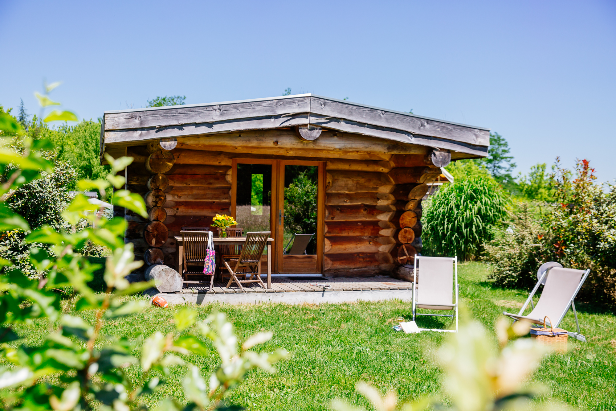 Cabane de trappeur : une immersion en pleine nature à Le Nizan — vue intérieure