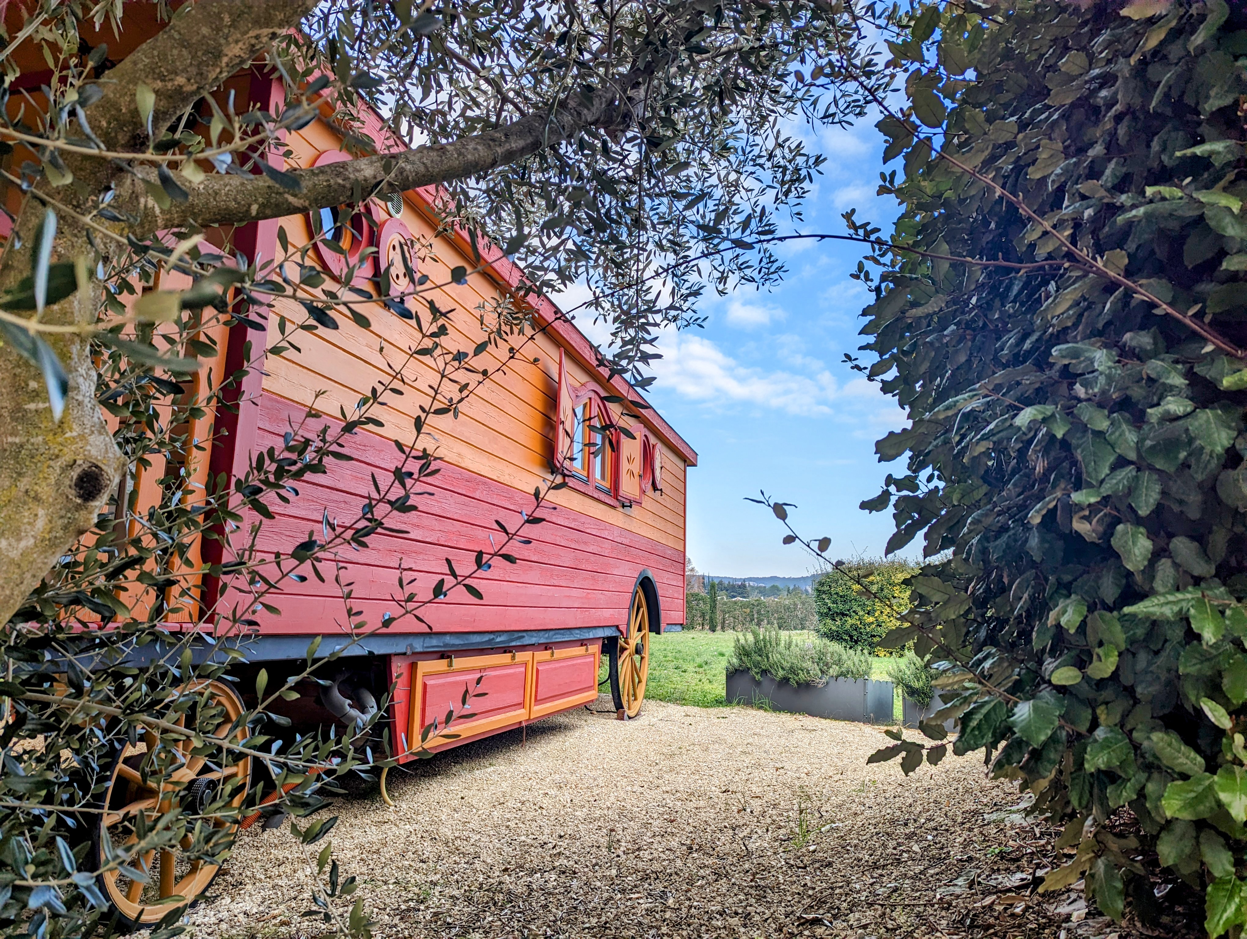 Séjournez dans une roulotte enchantée au cœur du Luberon — Roulotte à Lagnes