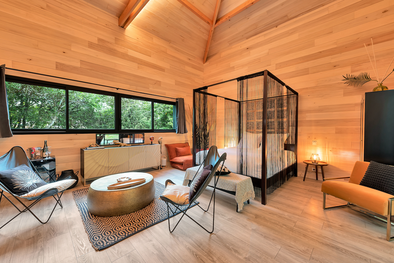 Une cabane sur pilotis pour une escapade sensorielle en Midi-Pyrénées à Naucelle — chambre