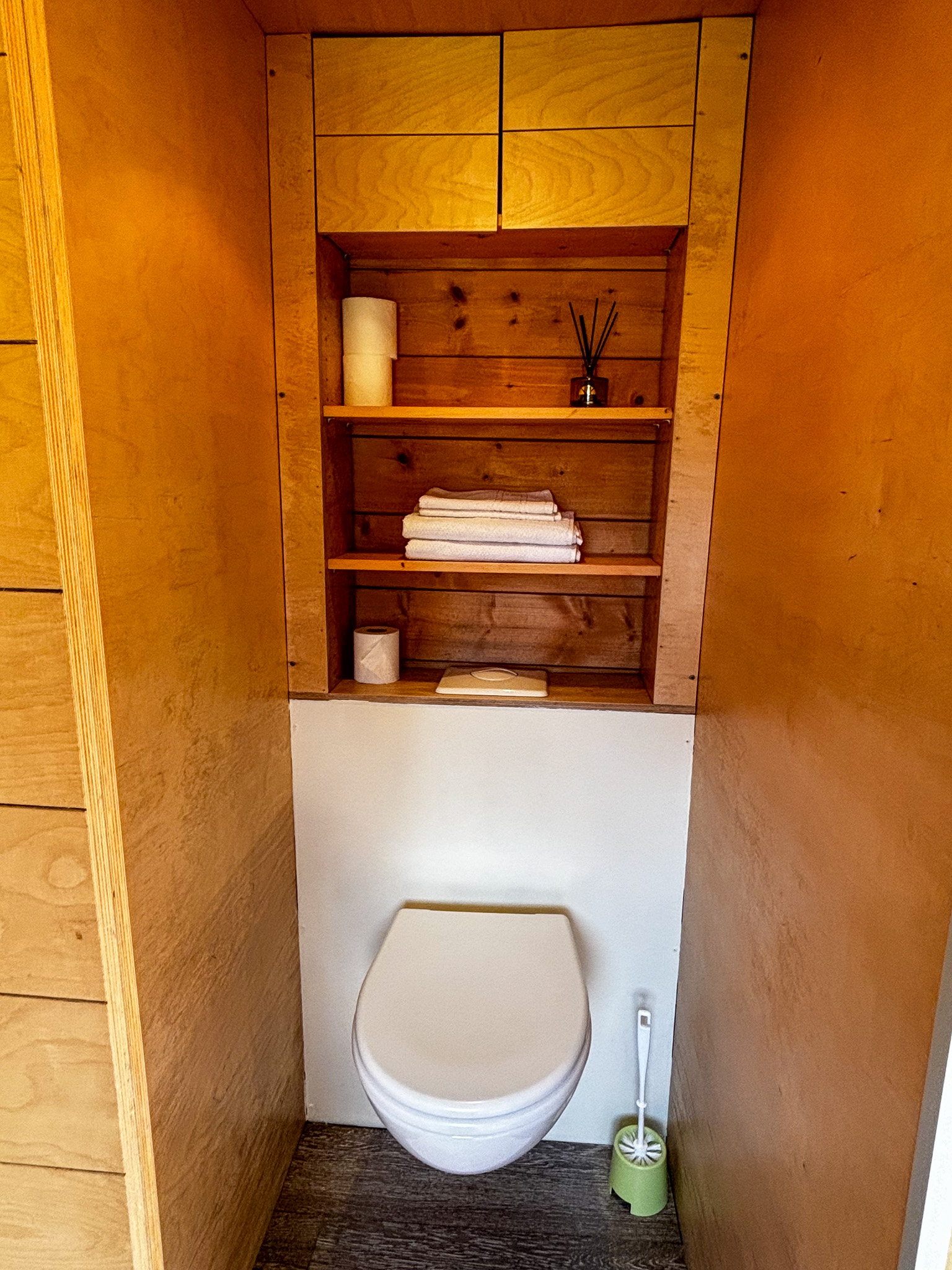 Carré d'étoiles Vénus : une cabane poétique au cœur de la nature à La Chapelle Blanche St Martin — environnement naturel