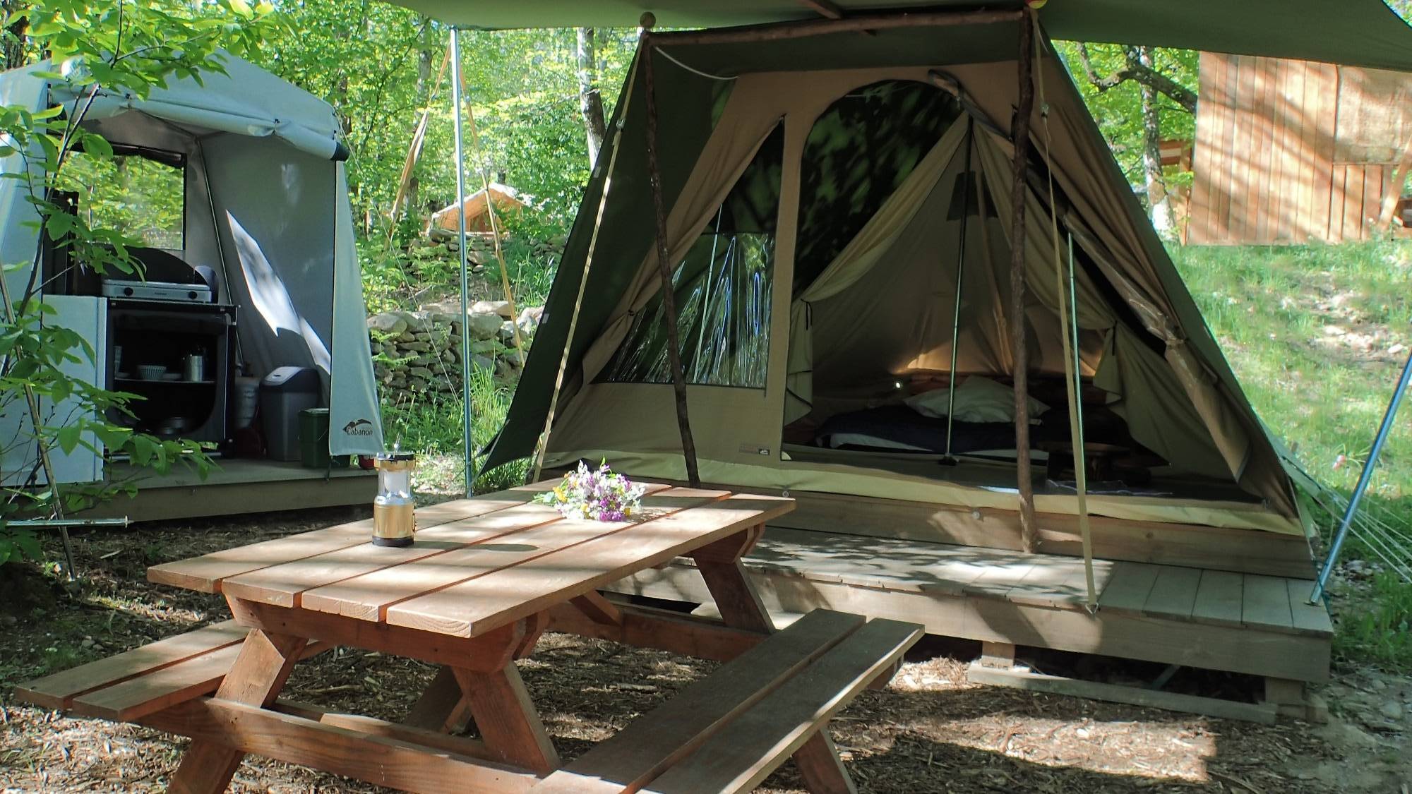 Tente Castor — Camping cocooning avec spa en Ardèche à Le Teil — vue intérieure