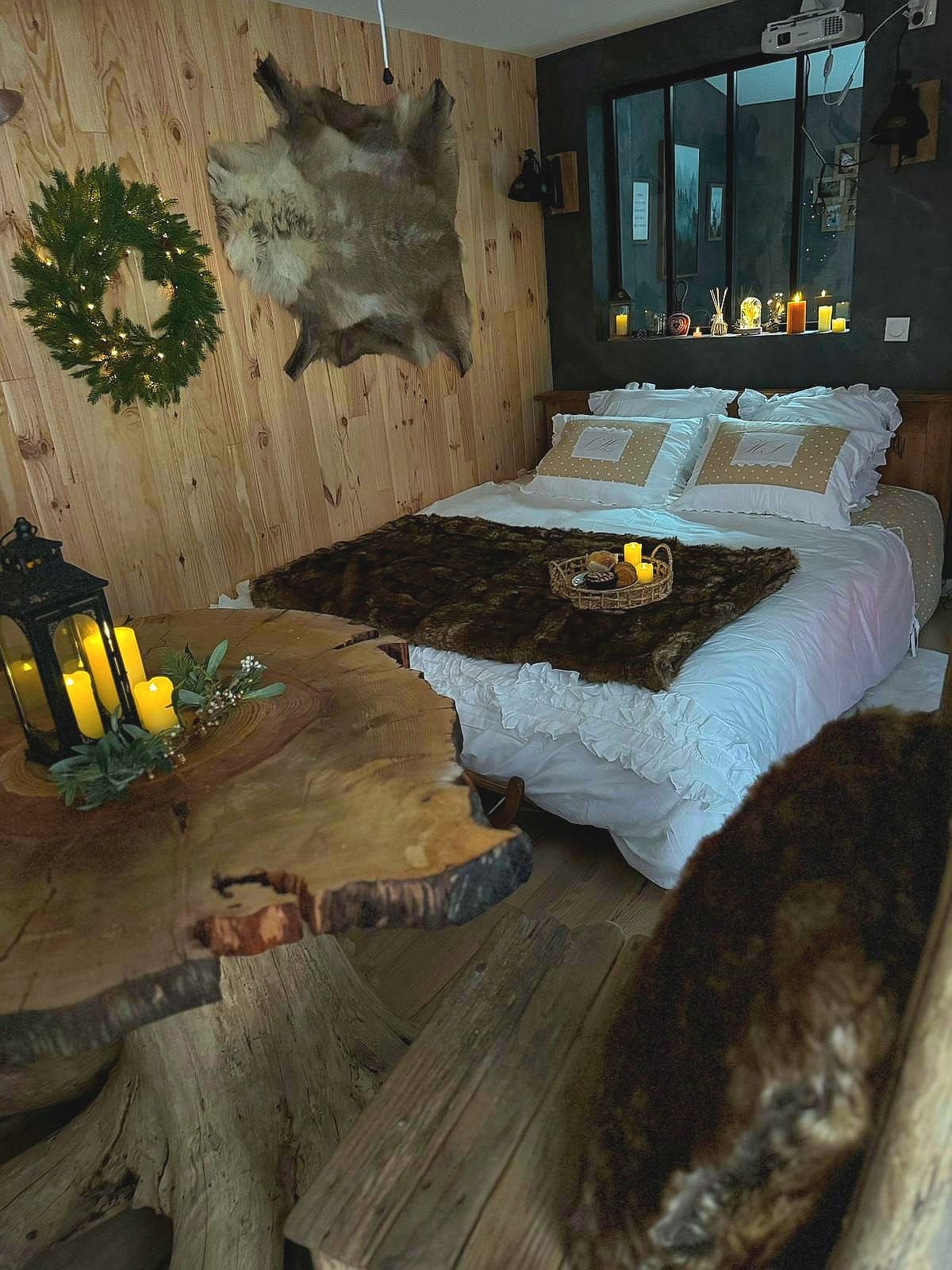Chalet Romantique Spa & Ciné Privé — Chambre à thème avec jacuzzi à Amiens à Amiens — espace de vie
