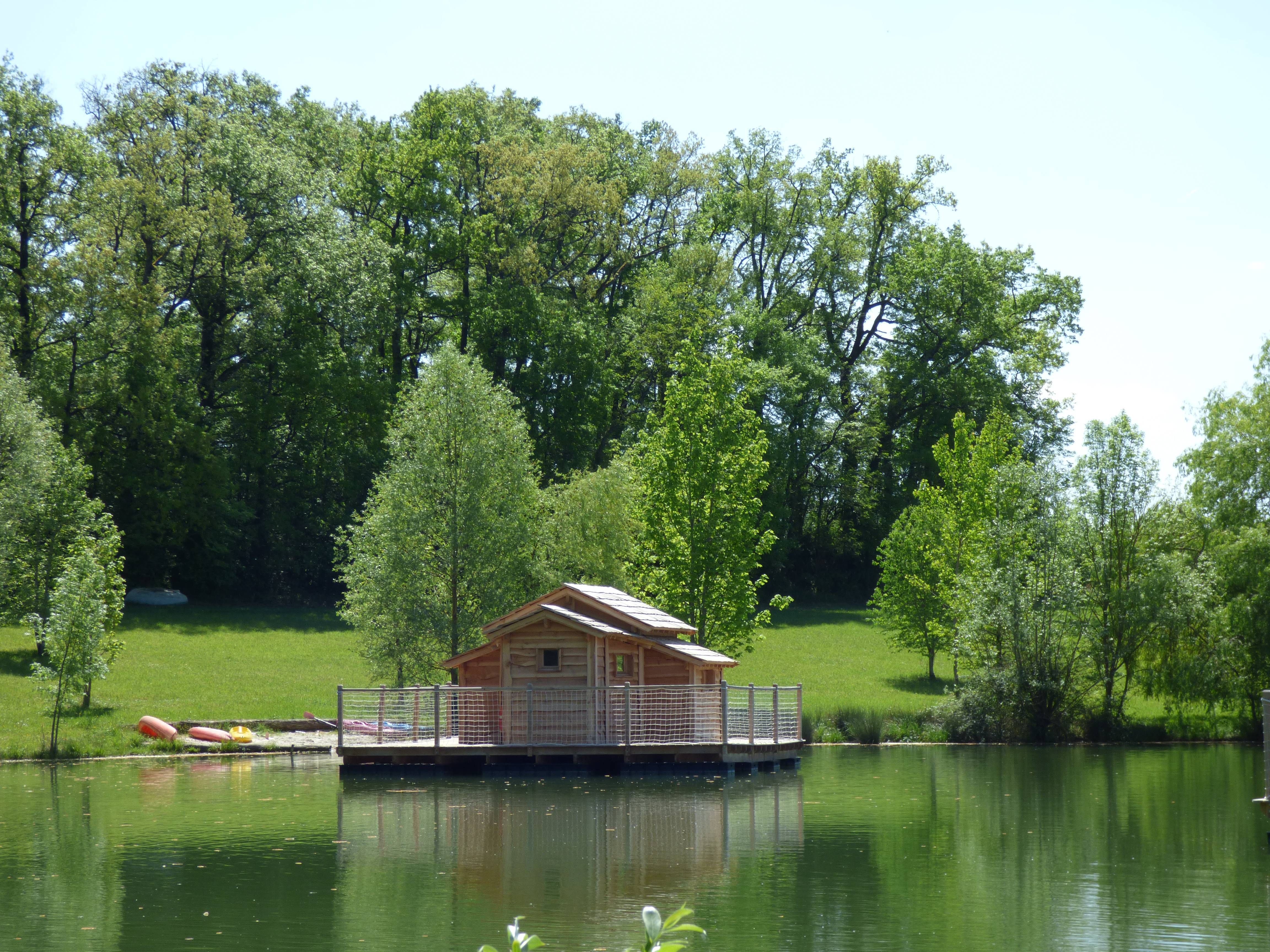 Cabane de la Plage : une évasion aquatique en Aquitaine à Douzains — vue depuis la terrasse