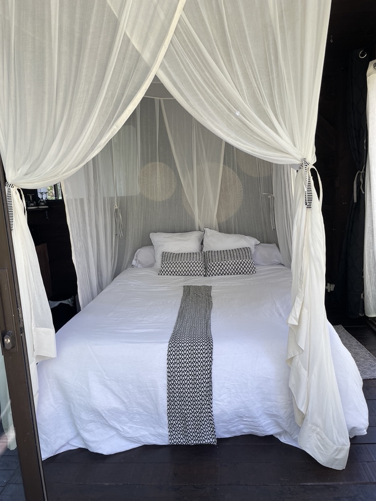 La Cabane O2 et son Spa privatif — Cabane avec vue panoramique à Gironde à Gironde-sur-Dropt — espace de vie