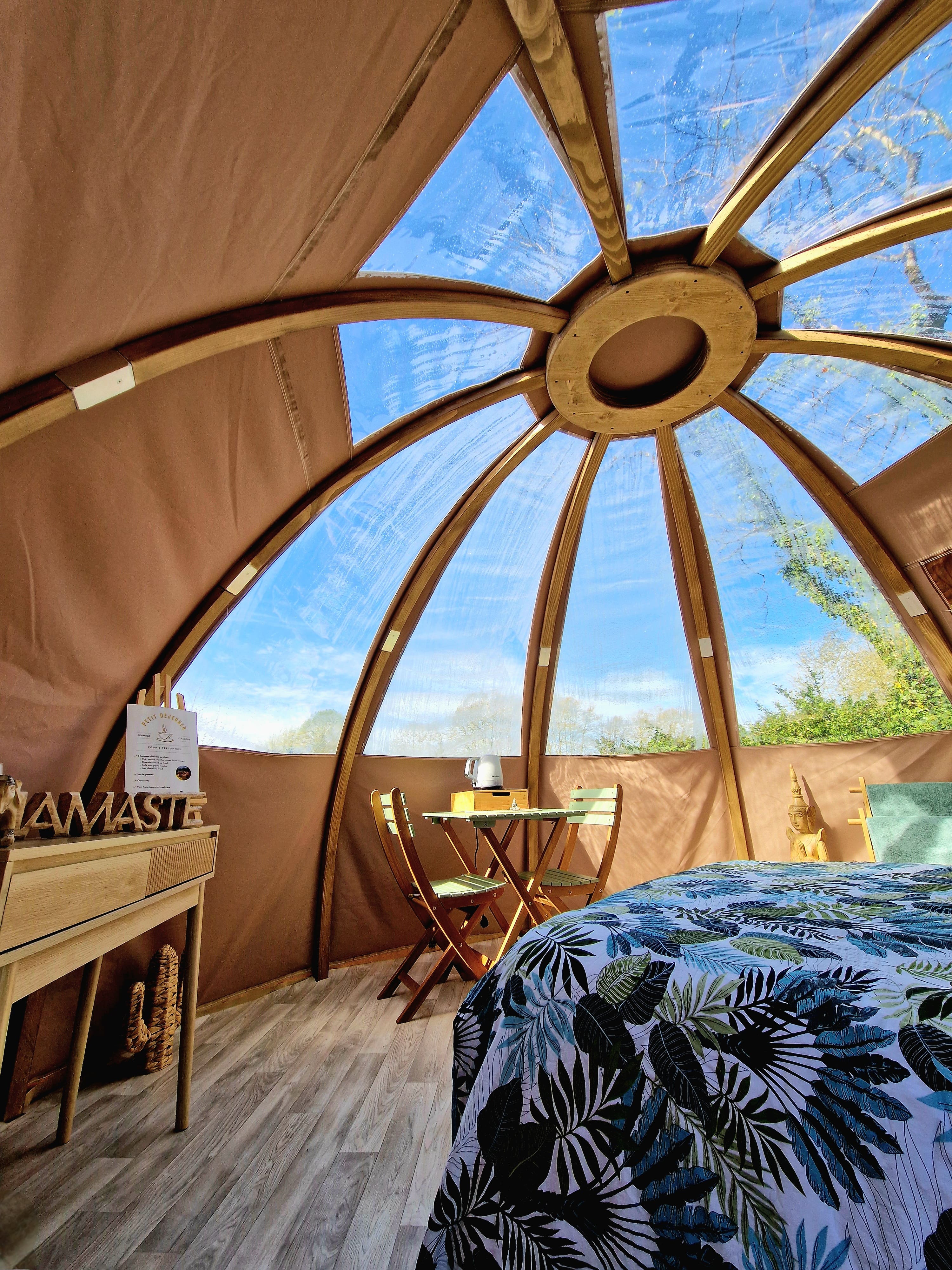 Dôme Saturne & Spa — Nuit zen avec jacuzzi à Biscarrosse (Landes) à Biscarrosse — salle de bain