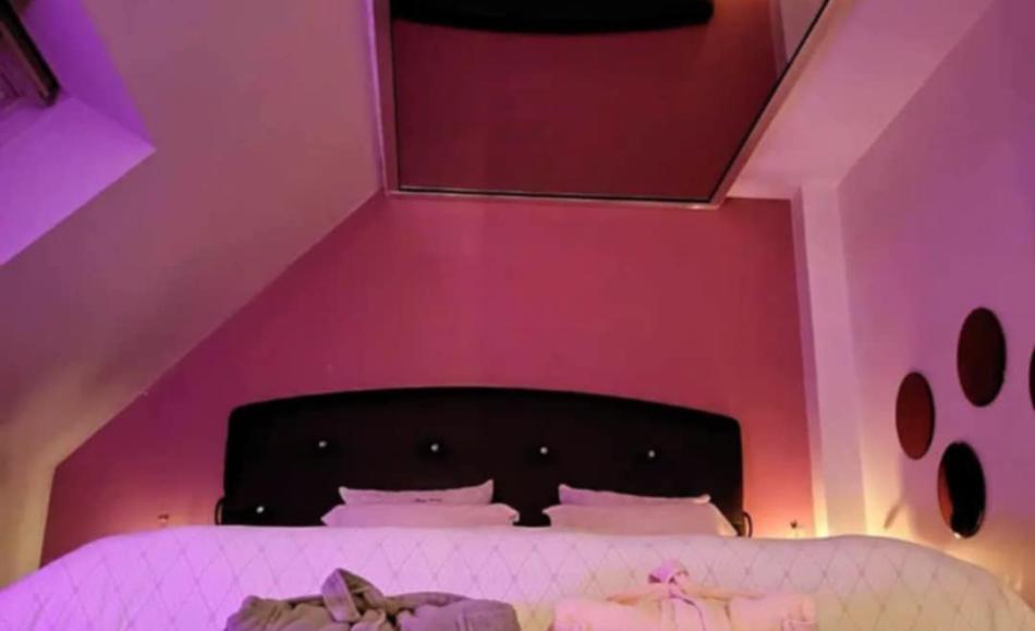 Love Gîte & Spa — Maison insolite avec jacuzzi à Côtes-d'Armor à Dinan — cuisine