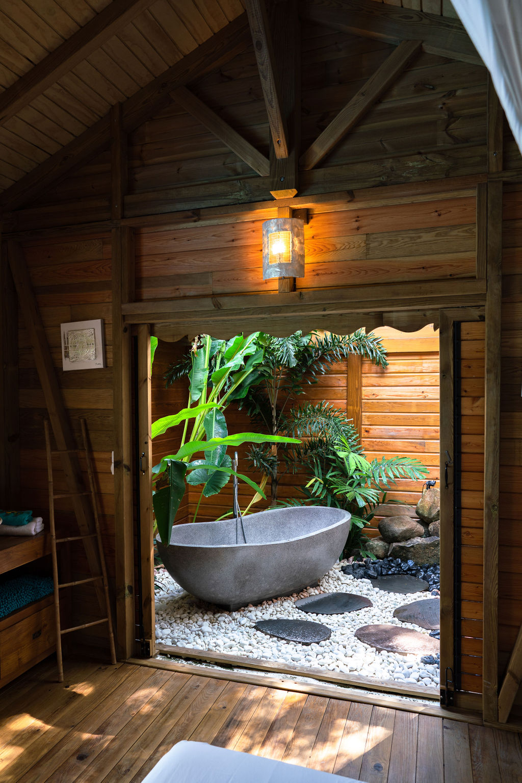 Jungle Lodge : cabane dans les arbres avec piscine privée à Deshaies — salle de bain