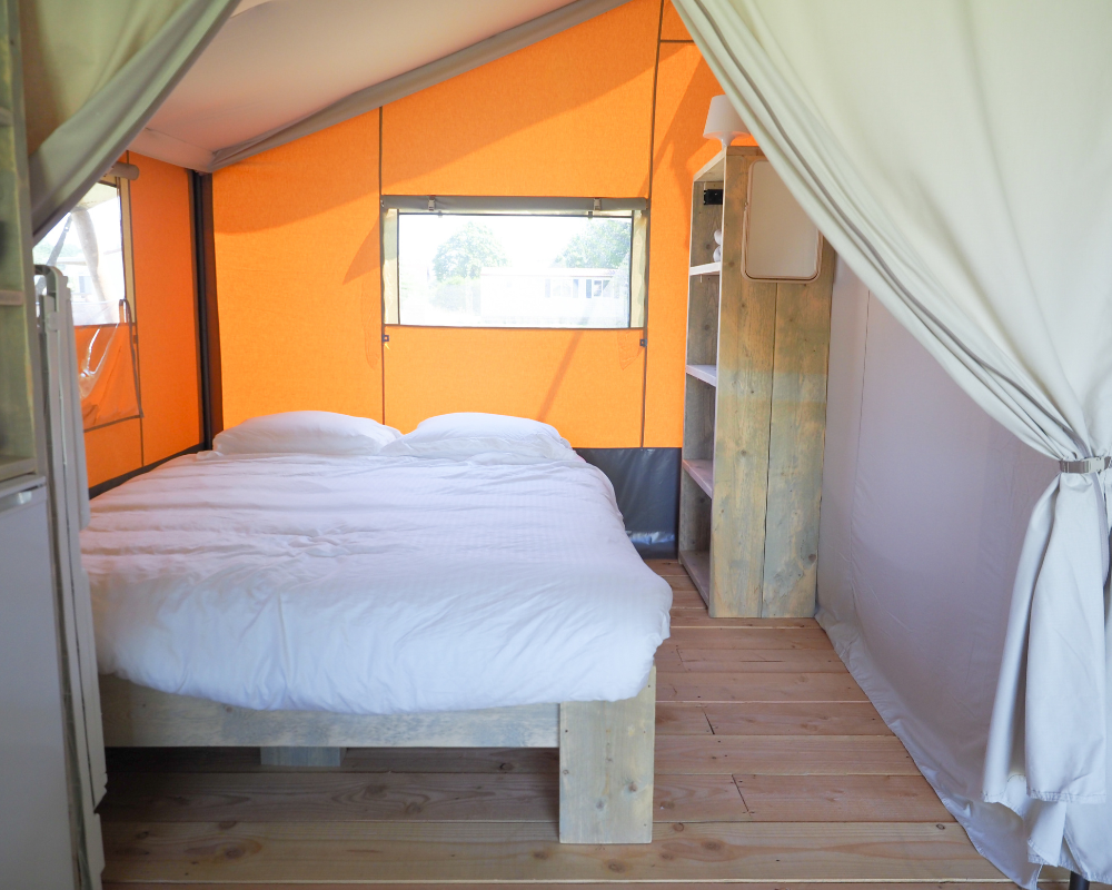 Tente safari — Séjour en pleine nature avec spa à Rhône à Sarcey — salle de bain