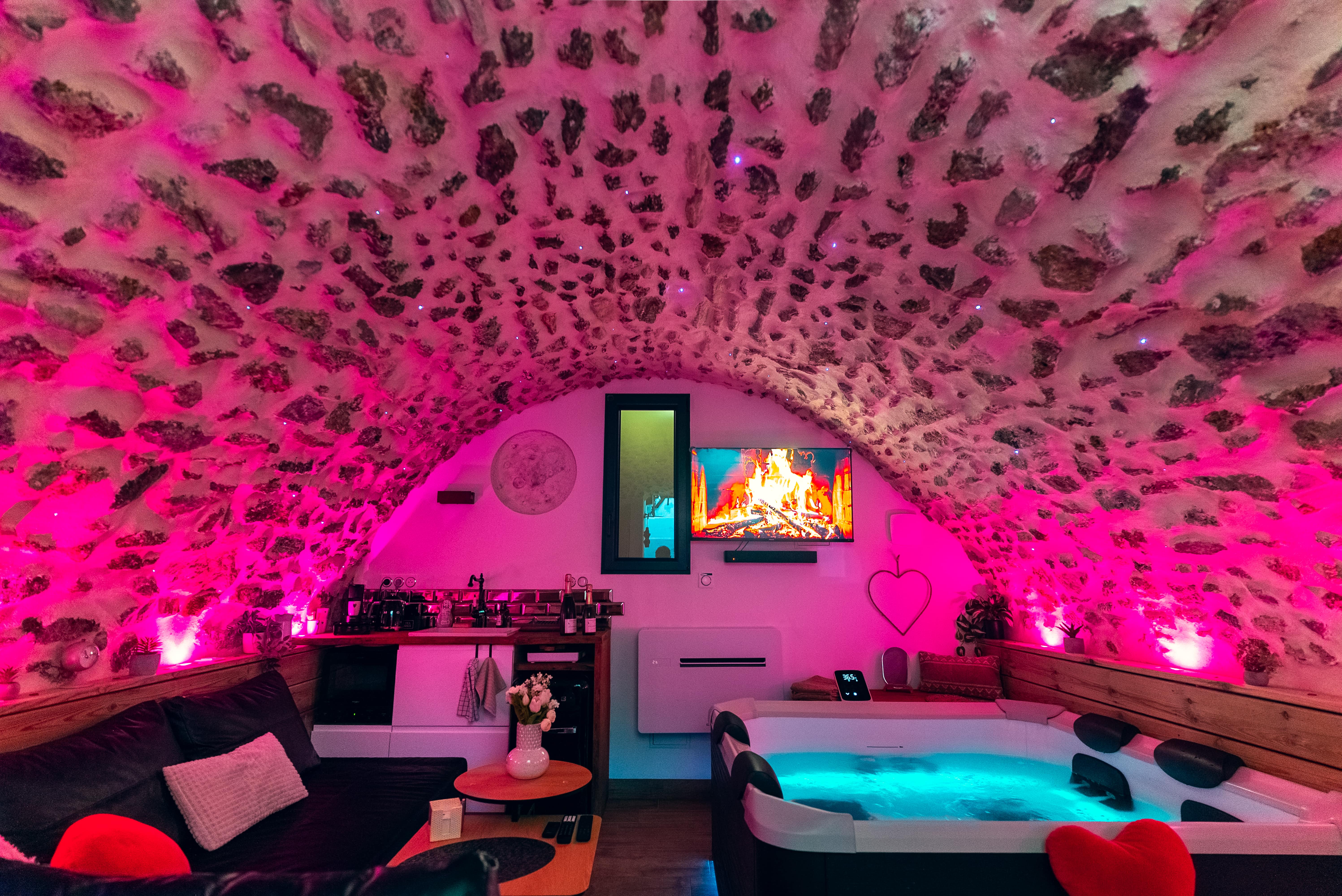 La voûte étoilée & Spa — Maison troglodyte avec jacuzzi à Seine-et-Marne à Serris — vue intérieure
