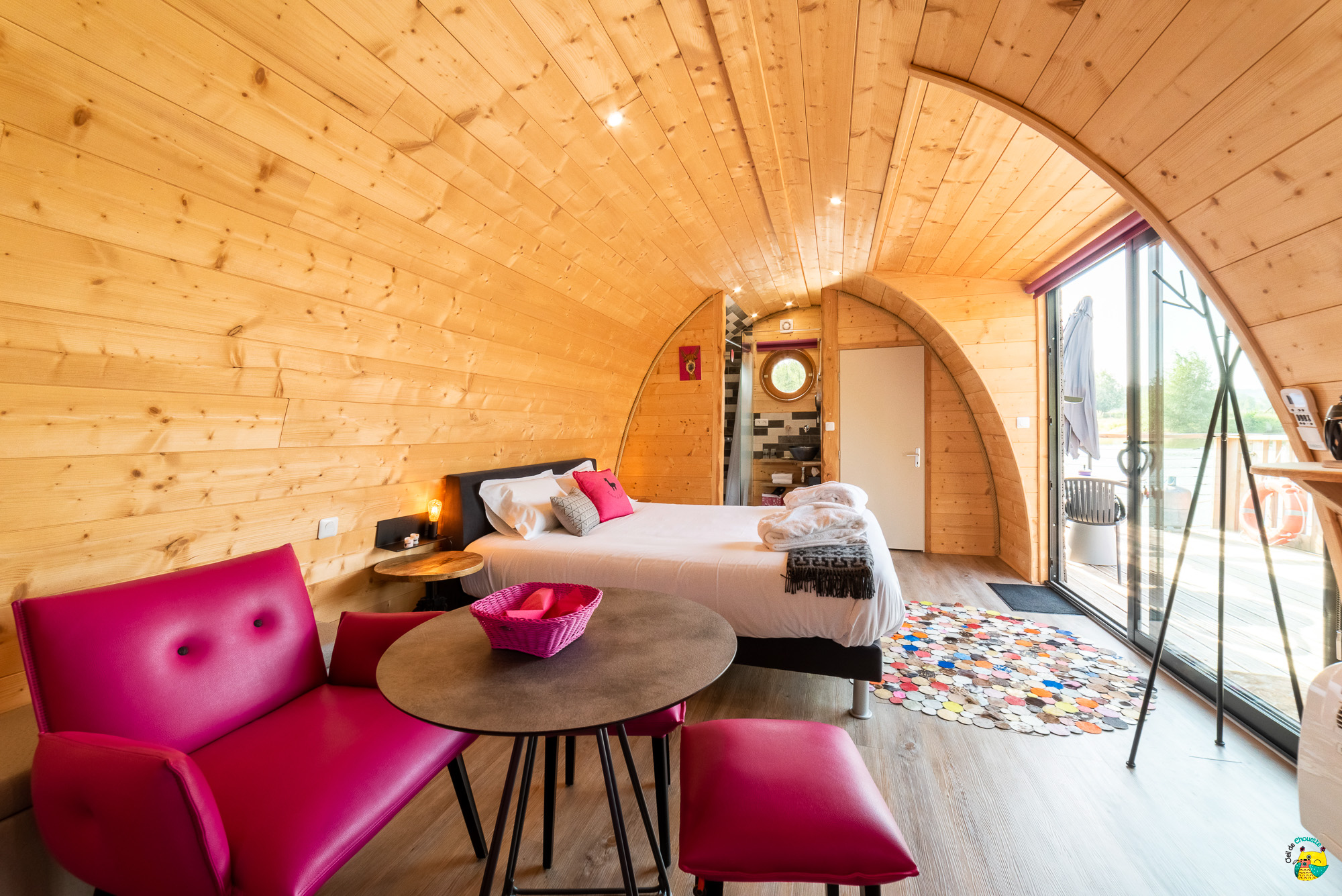 Lodge Duo Flottant Les Preuses : une évasion sensorielle en Bourgogne à Chablis — vue depuis la terrasse