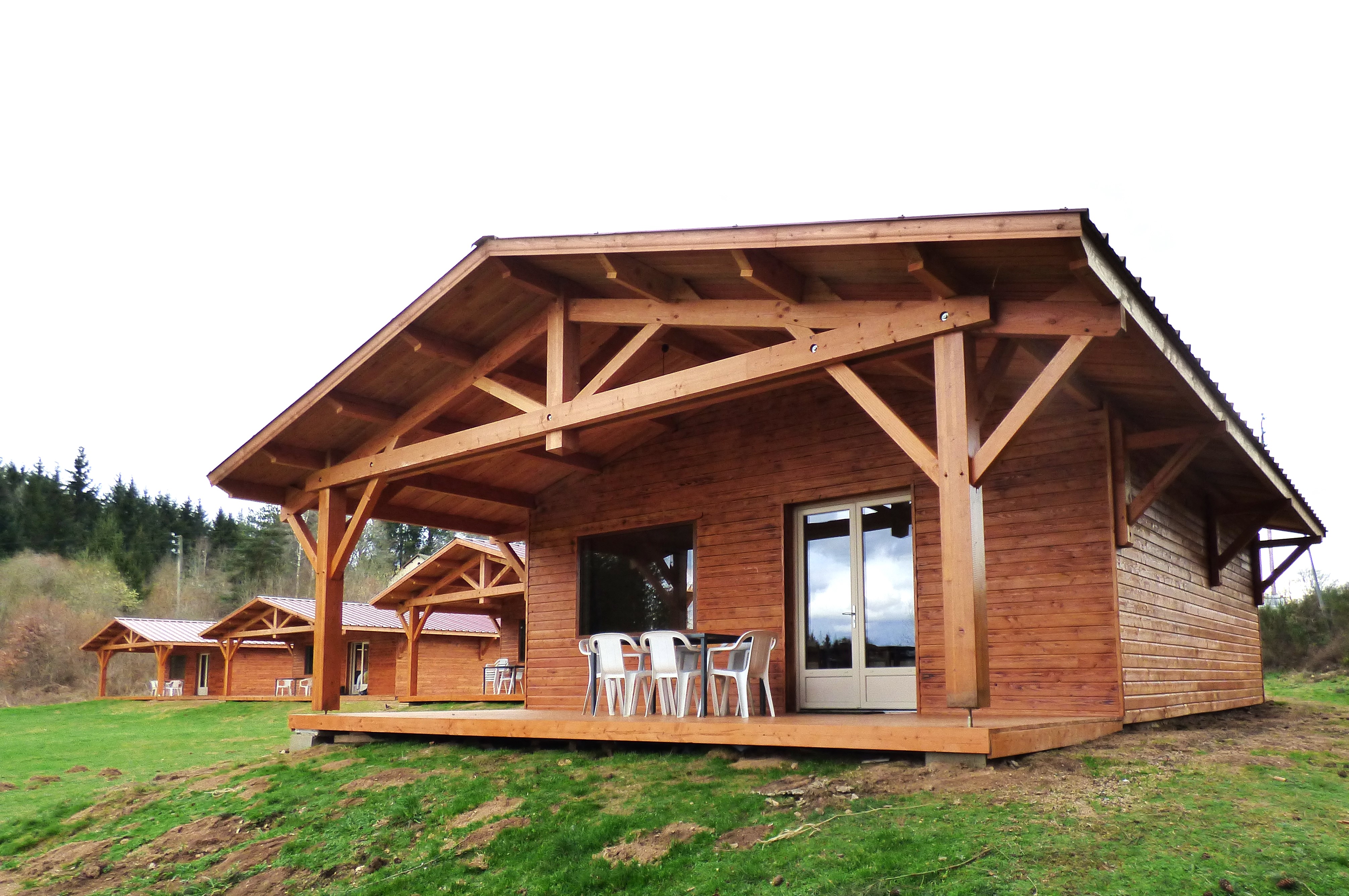 Chalet Douglas : une évasion romantique avec vue sur le lac à Condat-En-Combraille — détail architectural