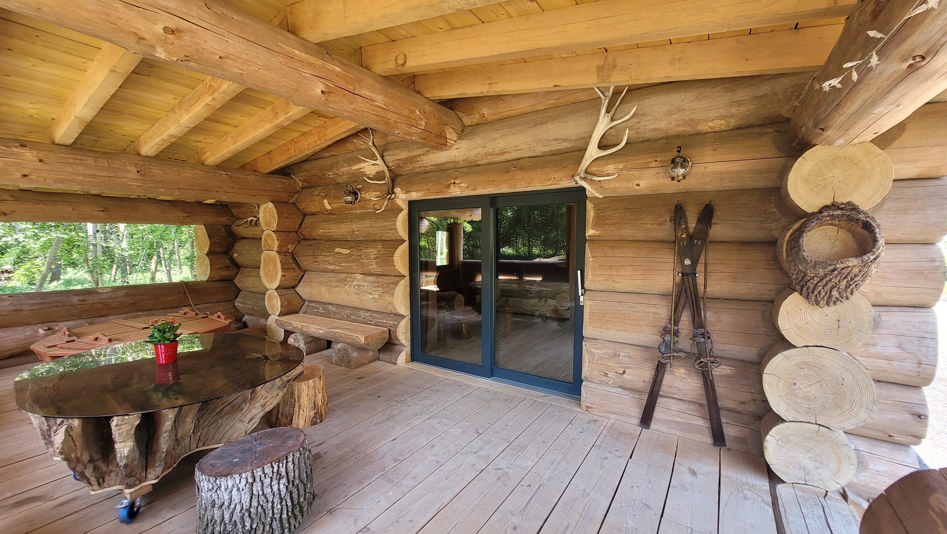 La Fuste & Spa : une cabane de trappeur au cœur de la nature à Echouboulains — chambre