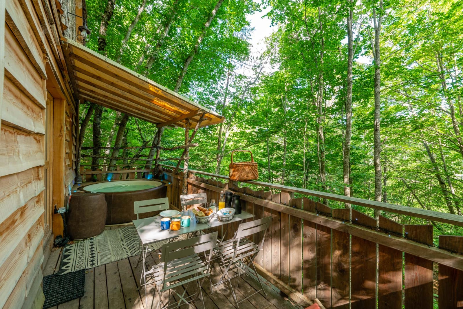 Cabane Spa des Trolls : une expérience unique en hauteur à Saint Léger Les Mélèzes — espace de vie