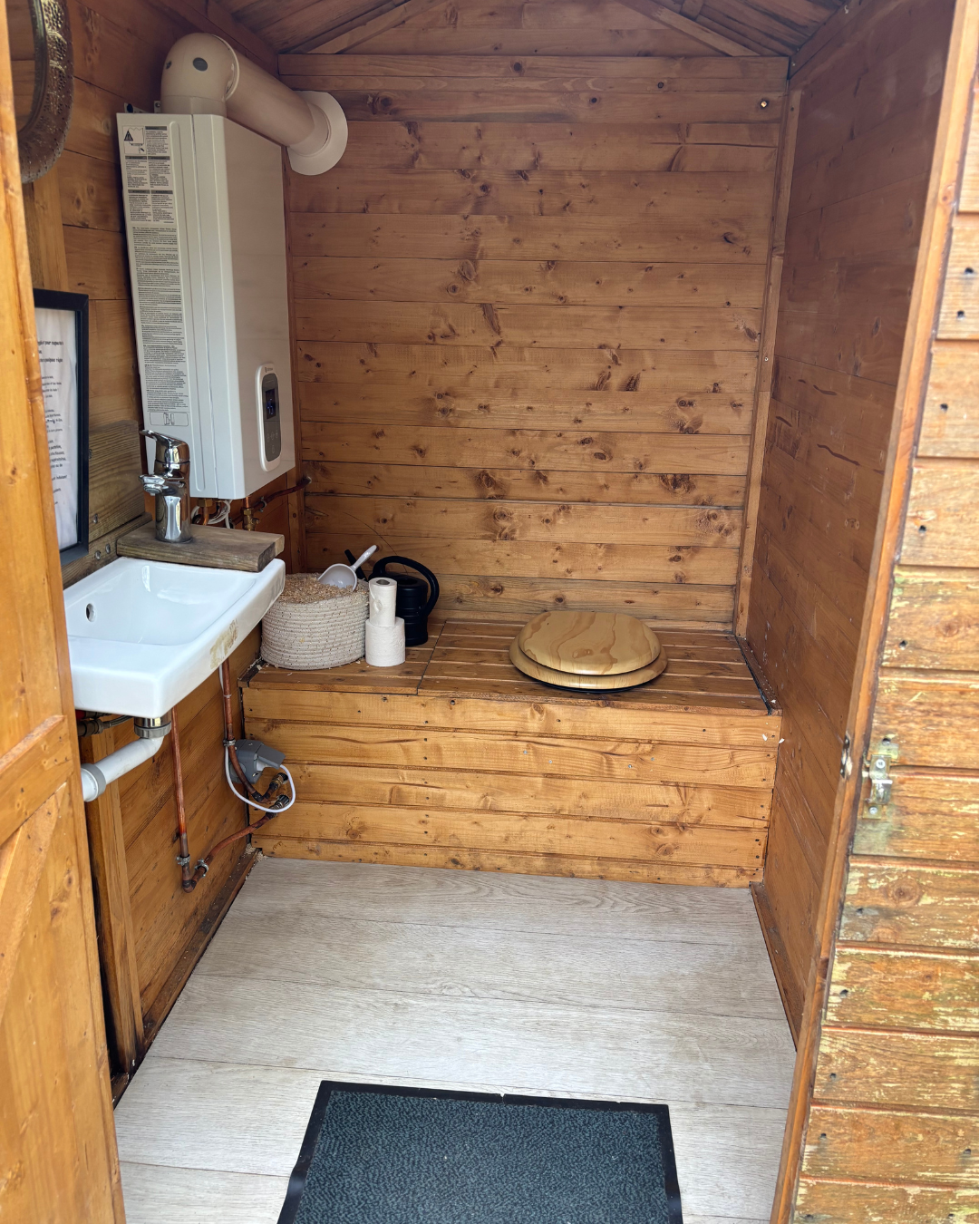 Bulle flottante — Nuit suspendue avec spa à Finistère à Quimper — salle de bain