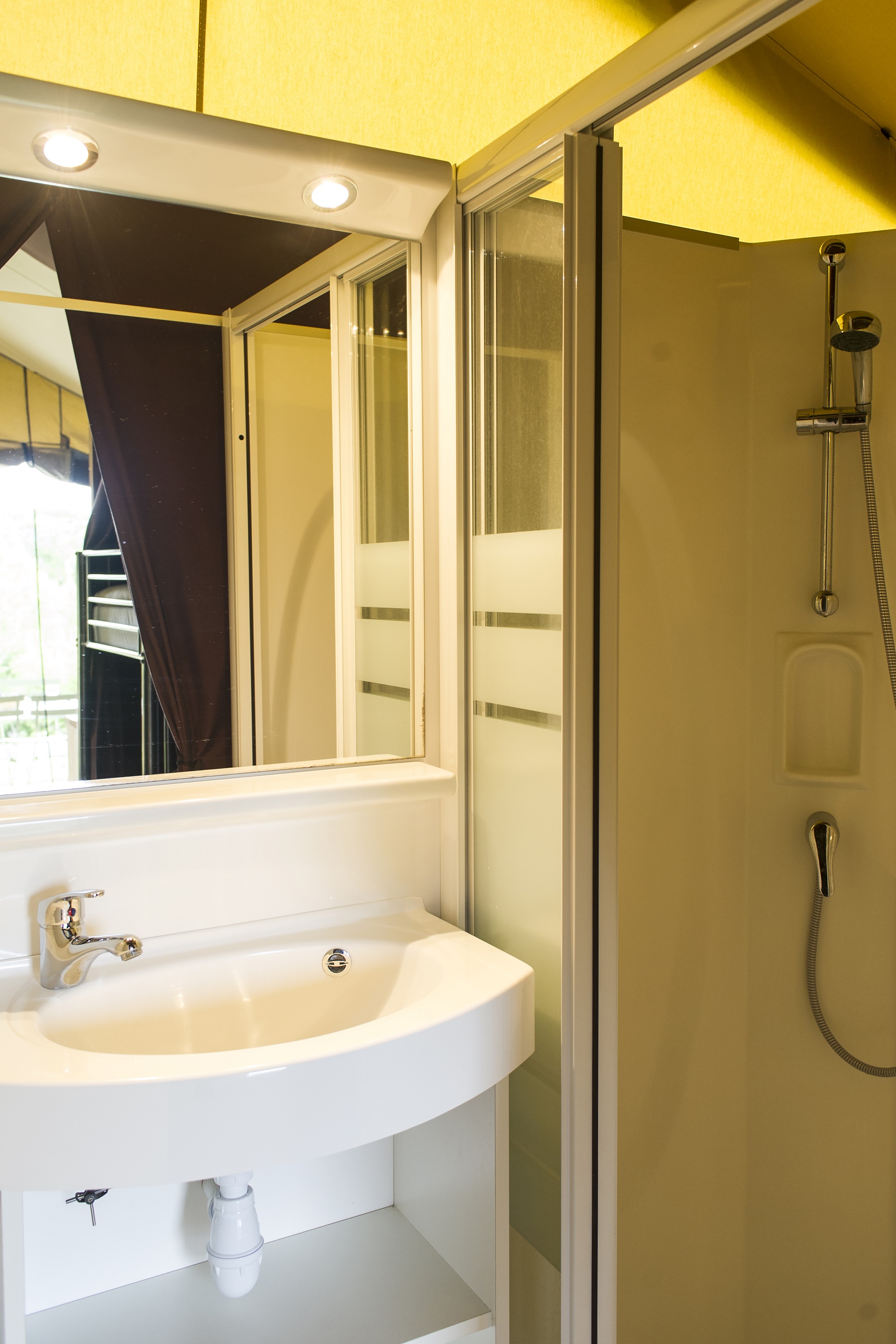 Tente Sweet Landes Sud : un lodge safari au cœur de l'Aquitaine à Saint Michel Escalus — salle de bain
