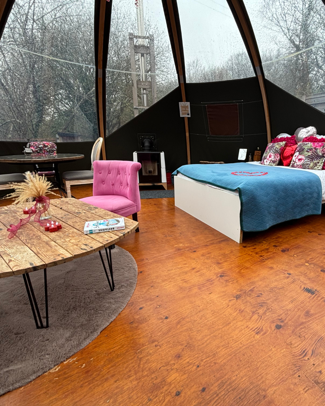 Bulle SPA — Nuit étoilée avec jacuzzi à Finistère à Saint-Ségal — chambre