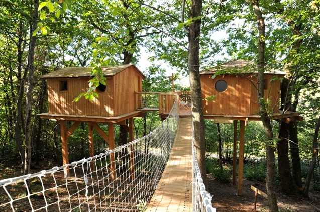Cabane du Haut : une immersion dans les arbres en Rhône-Alpes à Quincié En Beaujolais — chambre