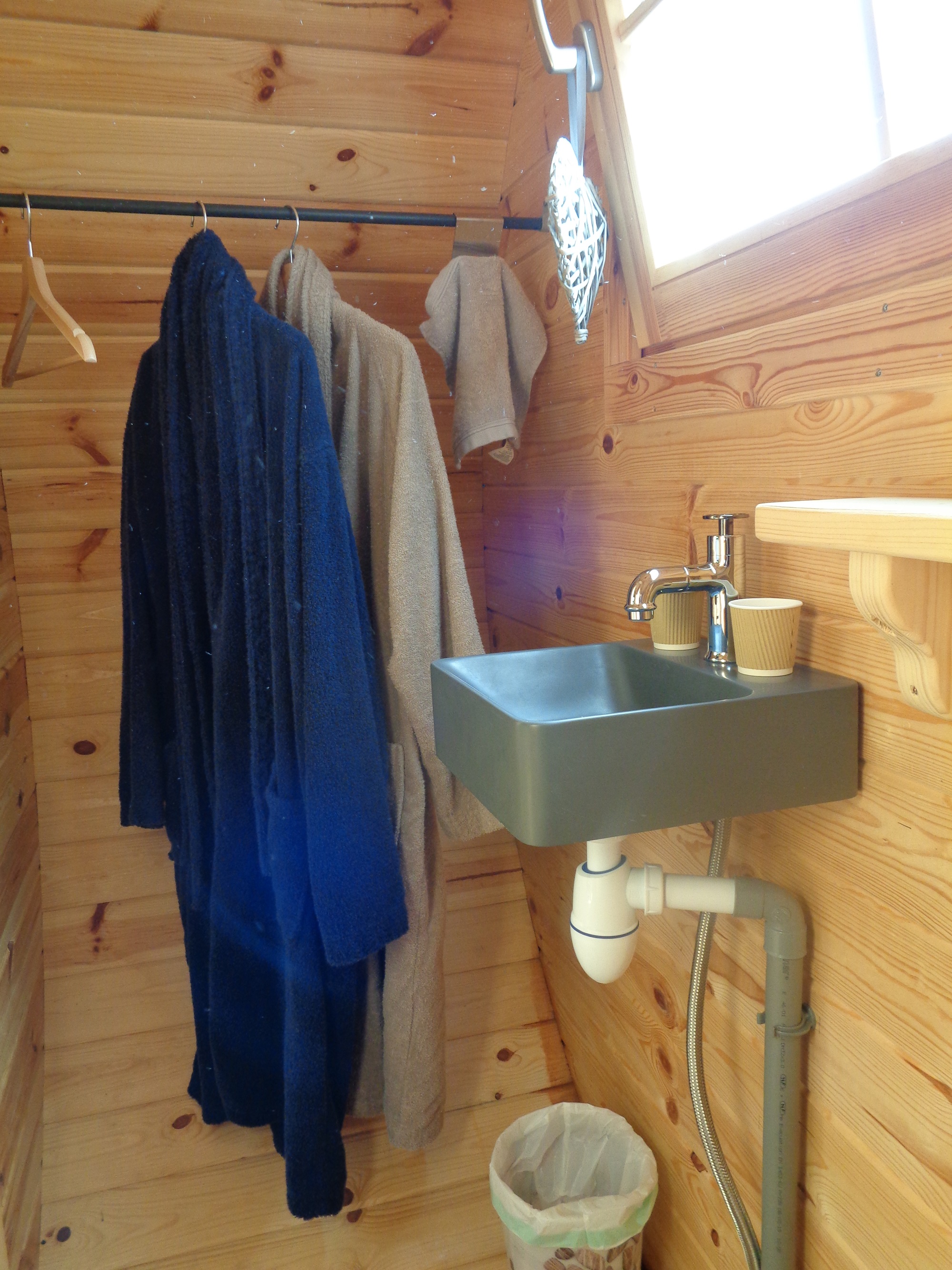 Tonn'Ô Loisirs & Spa n°1 : un cocon en Bretagne à Pleumeur Bodou — salle de bain
