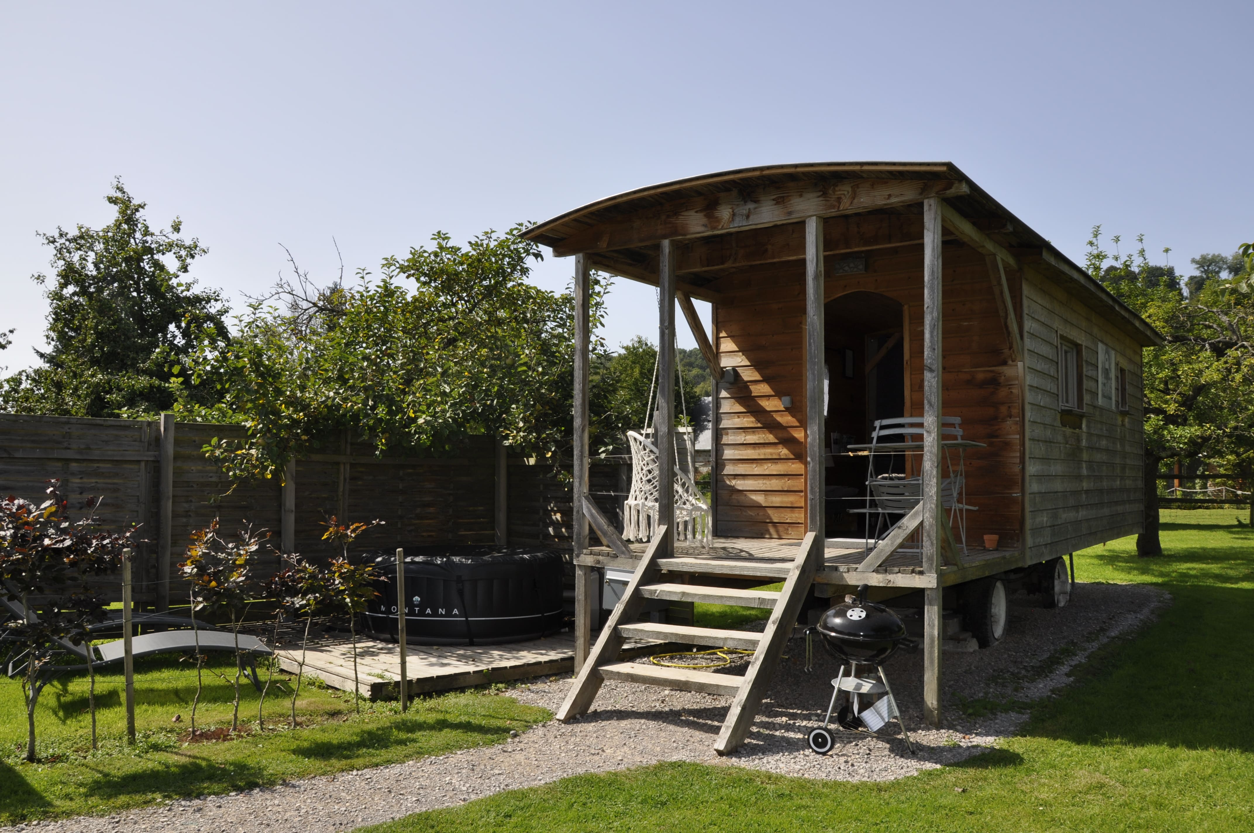 La maison du bonheur : une roulotte en Haute-Normandie à St Ouen Sous Bailly — vue intérieure