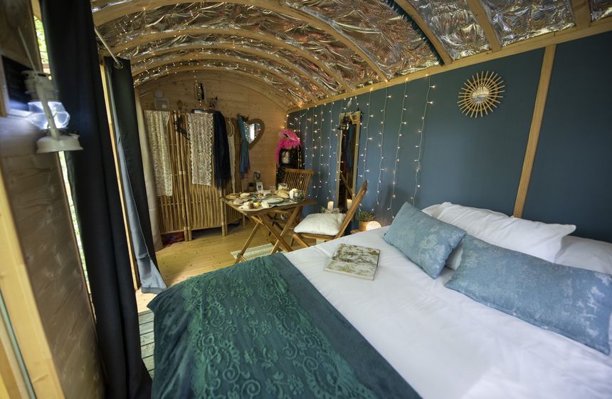 La roulotte "Dentelles et enchantements" — Séjour romantique avec spa à Nord à Lille — environnement naturel