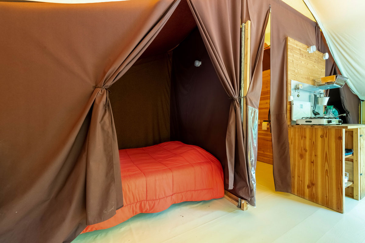 Tente Canadienne avec poêle à bois — Tipi confortable à Gard à Saint-Jean-du-Gard — cuisine