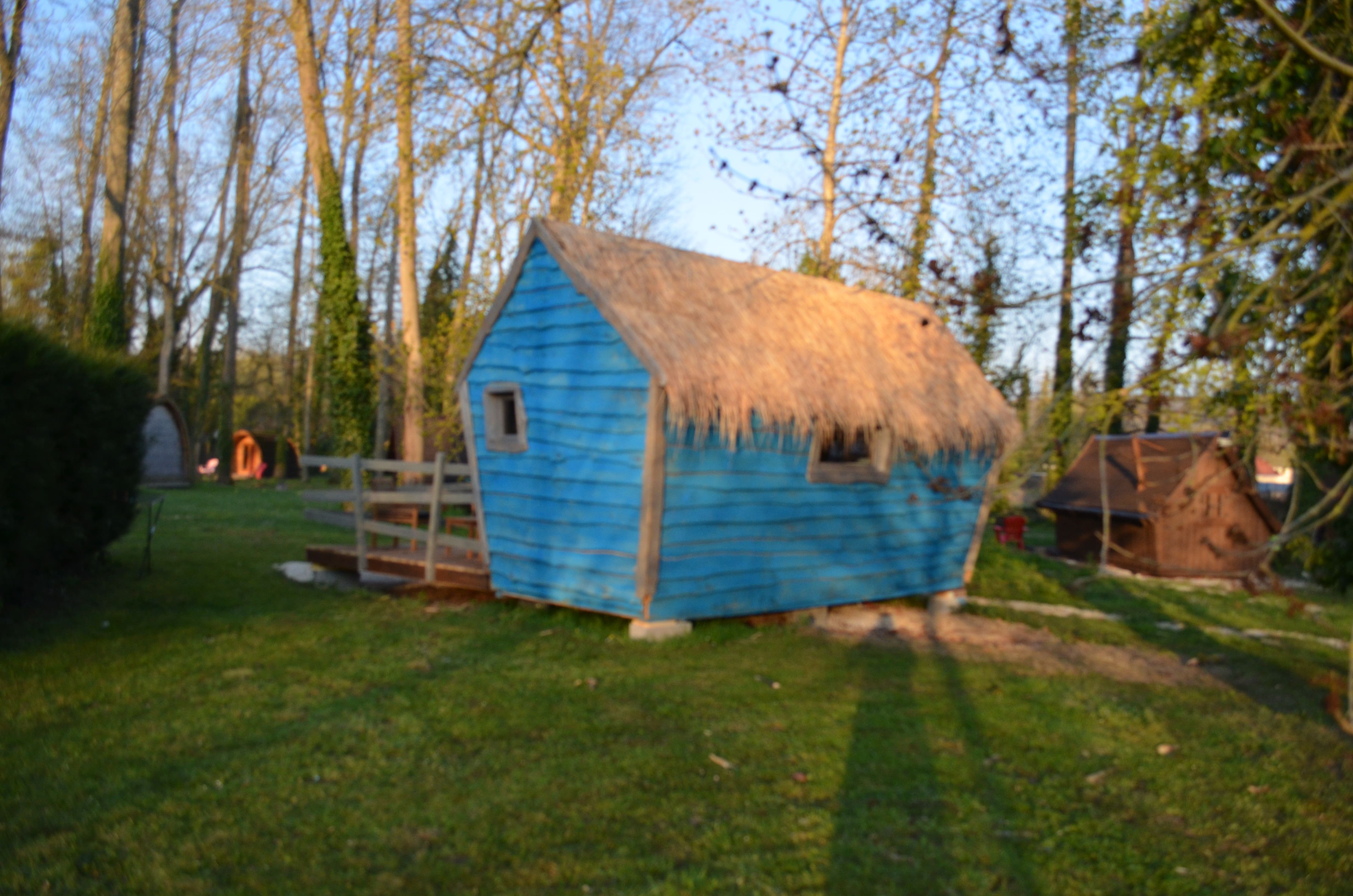 La Cabane Kyara : une expérience insolite en pleine nature à Bar Sur Aube — vue depuis la terrasse