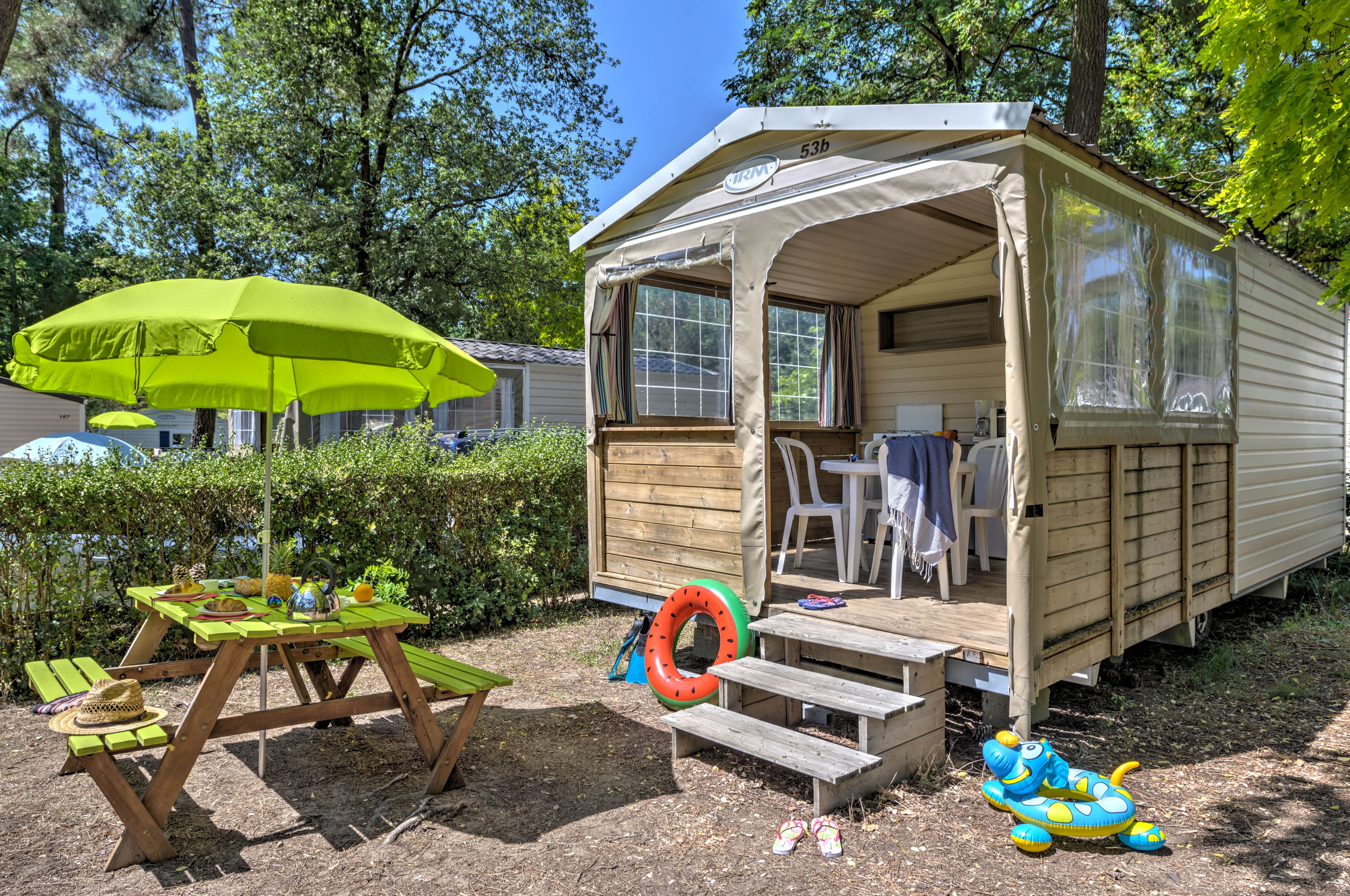 Cabane Nature — Séjour insolite avec spa à Flower Camping Au Bois des Biches à Saint-Jean-de-Monts — vue intérieure