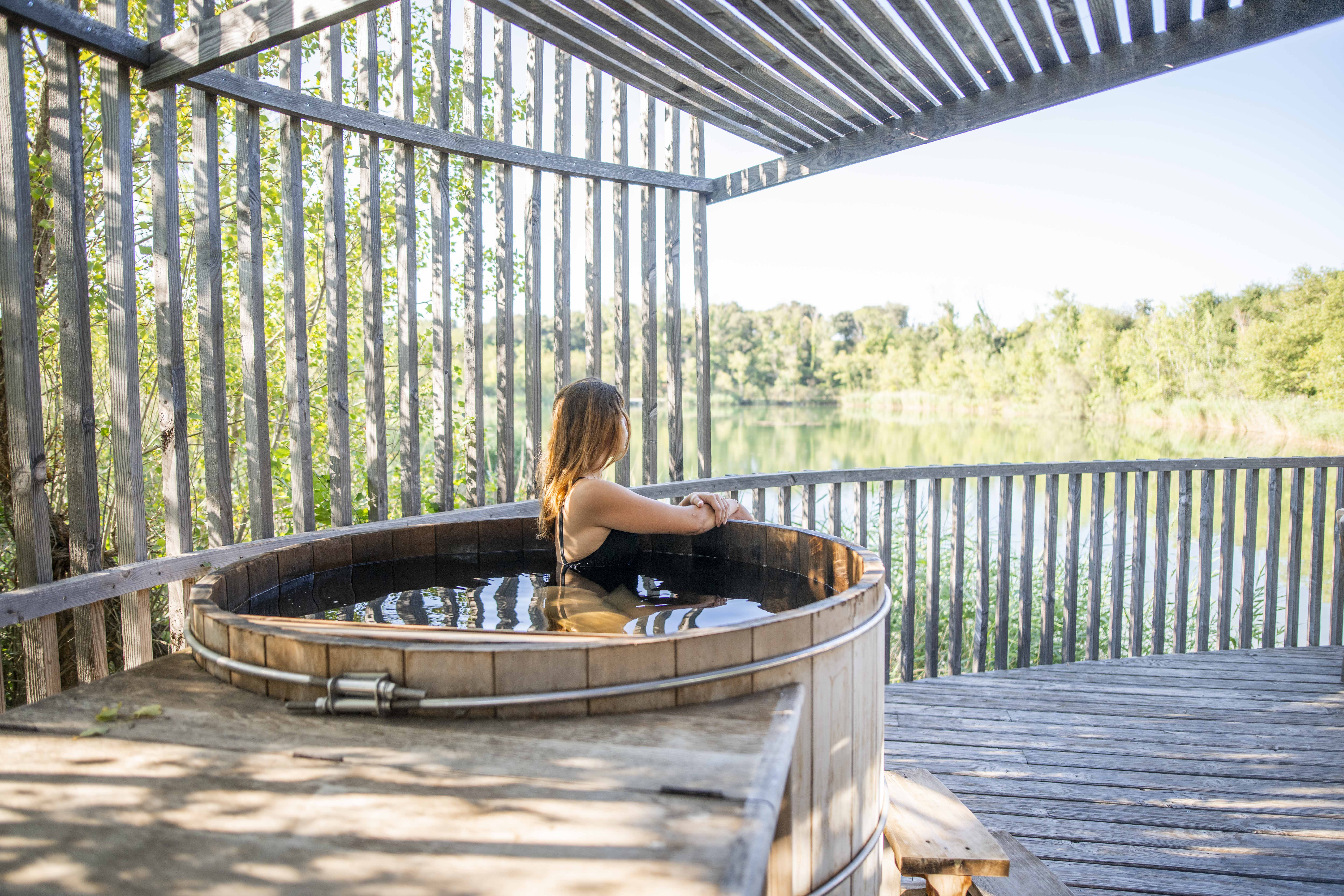 Cabane Spa Echappée : une immersion dans les cieux de Provence à Sorgues — salle de bain
