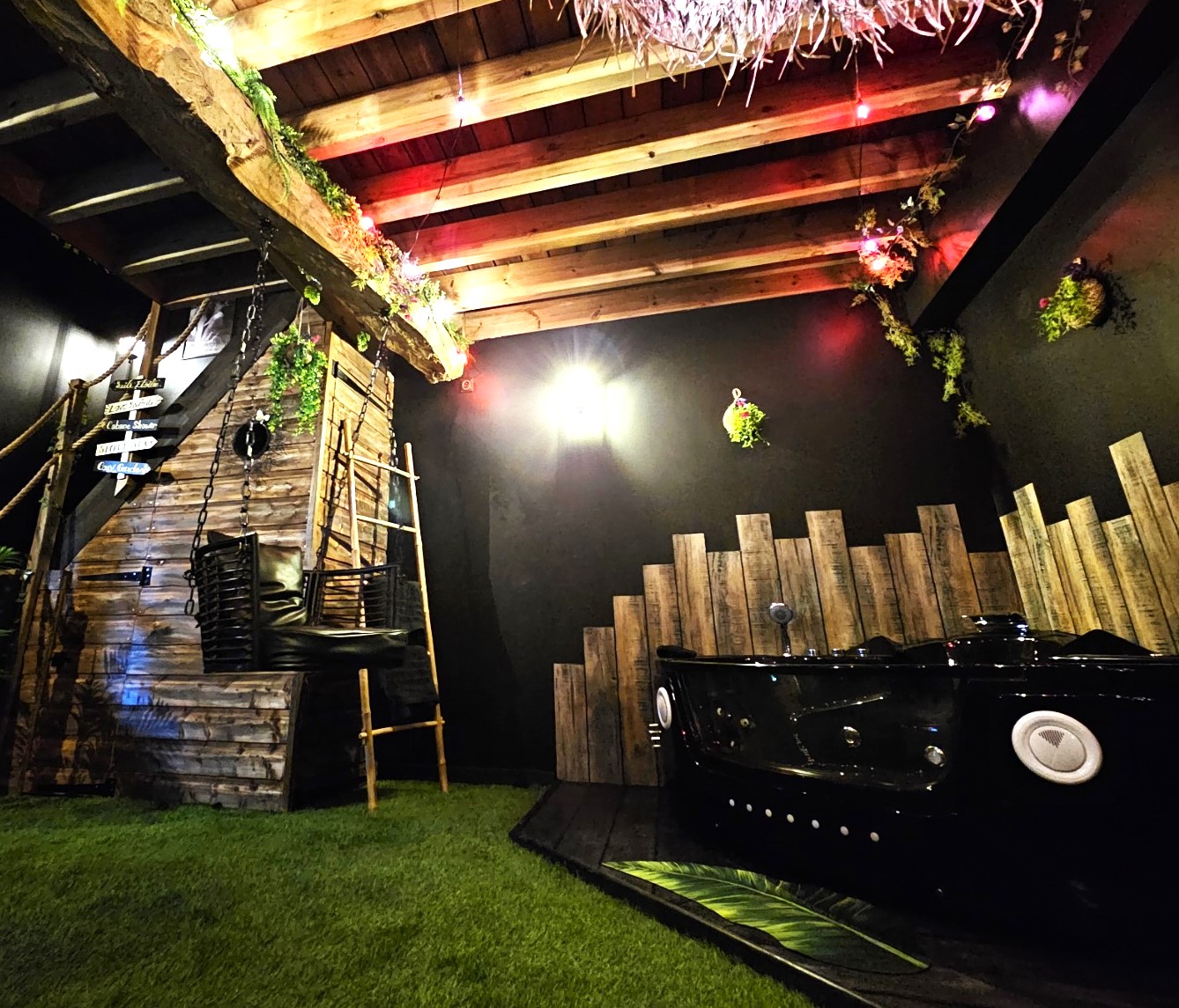 Secret Love Garden — Maison insolite avec spa à Crémieu à Crémieu — chambre