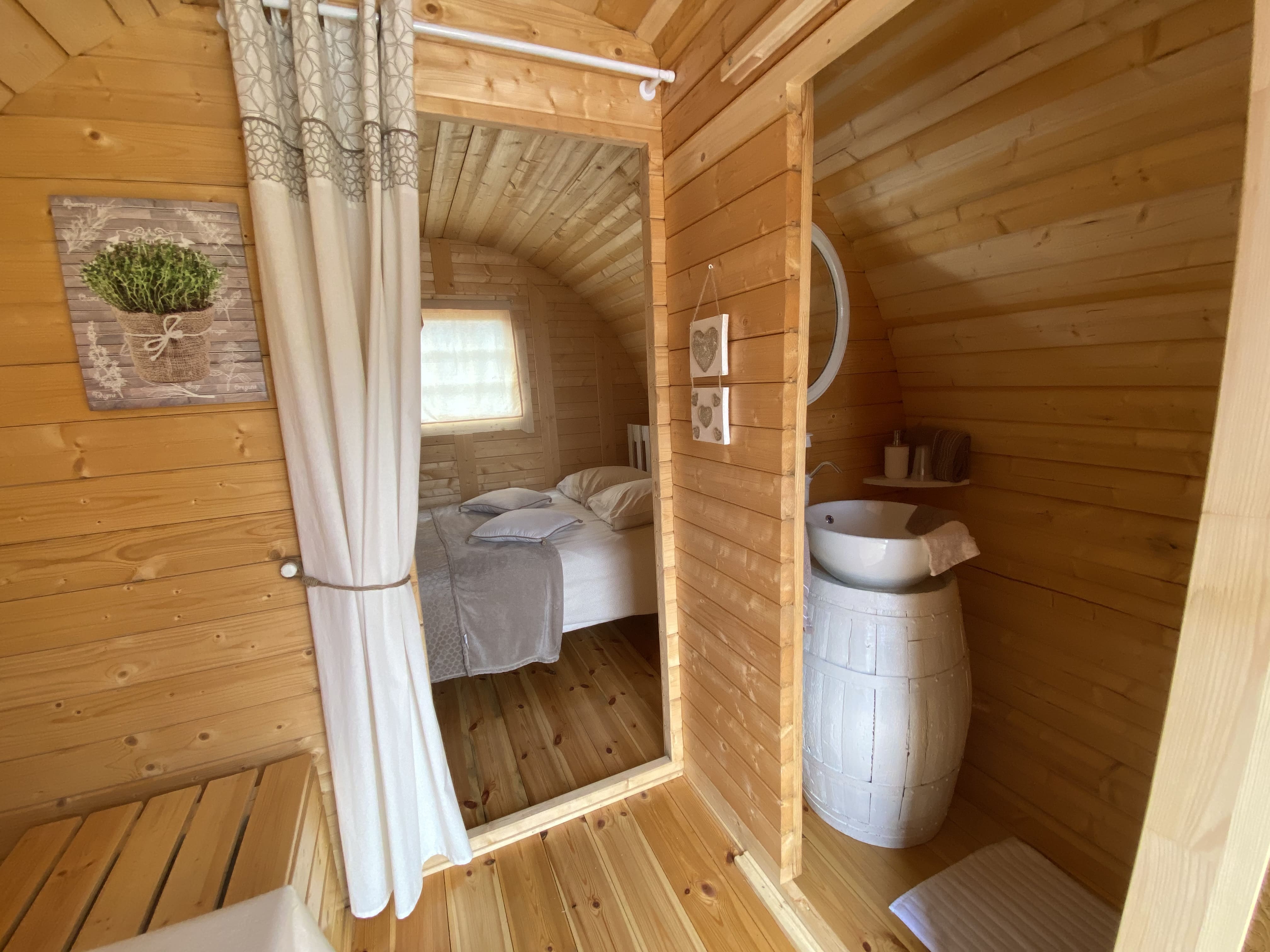 Tonneau Ô Verger — Séjour insolite avec spa en Seine-Maritime à Rouen — chambre