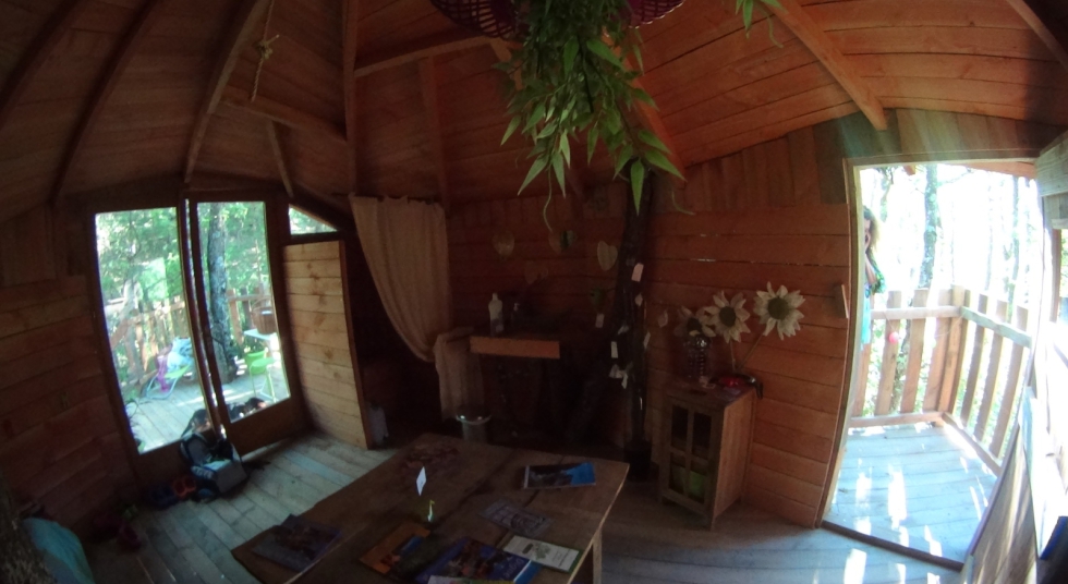 Photo 6/9 — Cabane « La Cabane de Manon : une escapade enchantée dans les arbres » à Beynes Provence-Alpes-Côte d'Azur